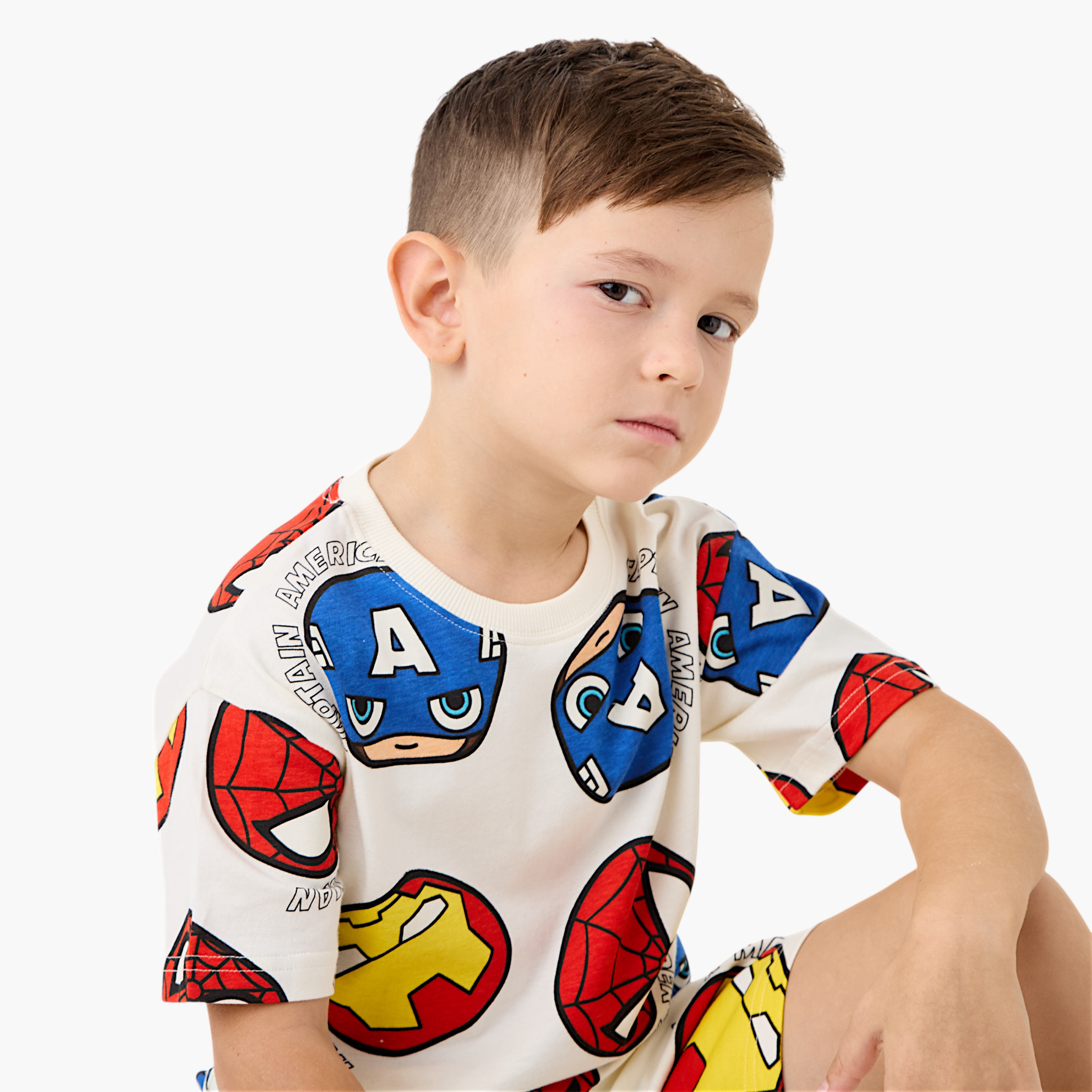 طقم شورت وتيشيرت بطبعات أفينجيرز-boys-clothing-setsandcoords-image-6