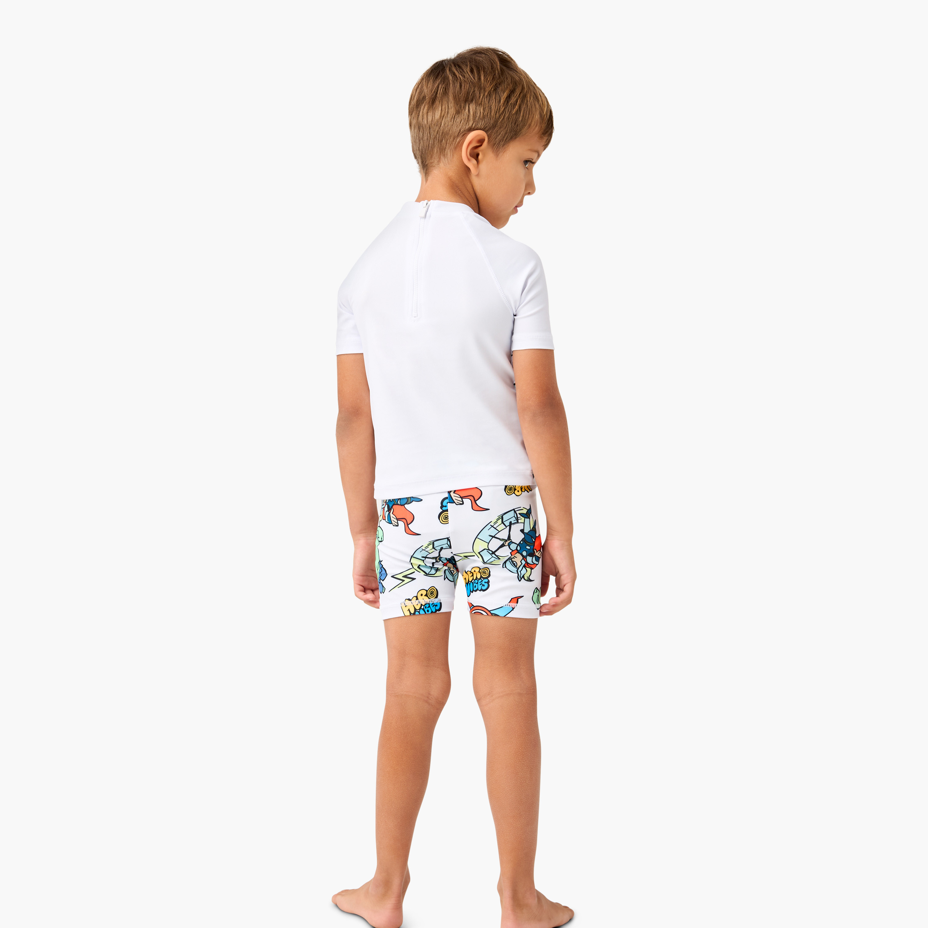 طقم سباحة بطبعات أفينجيرز-baby-boys-clothing-swimwear-image-4