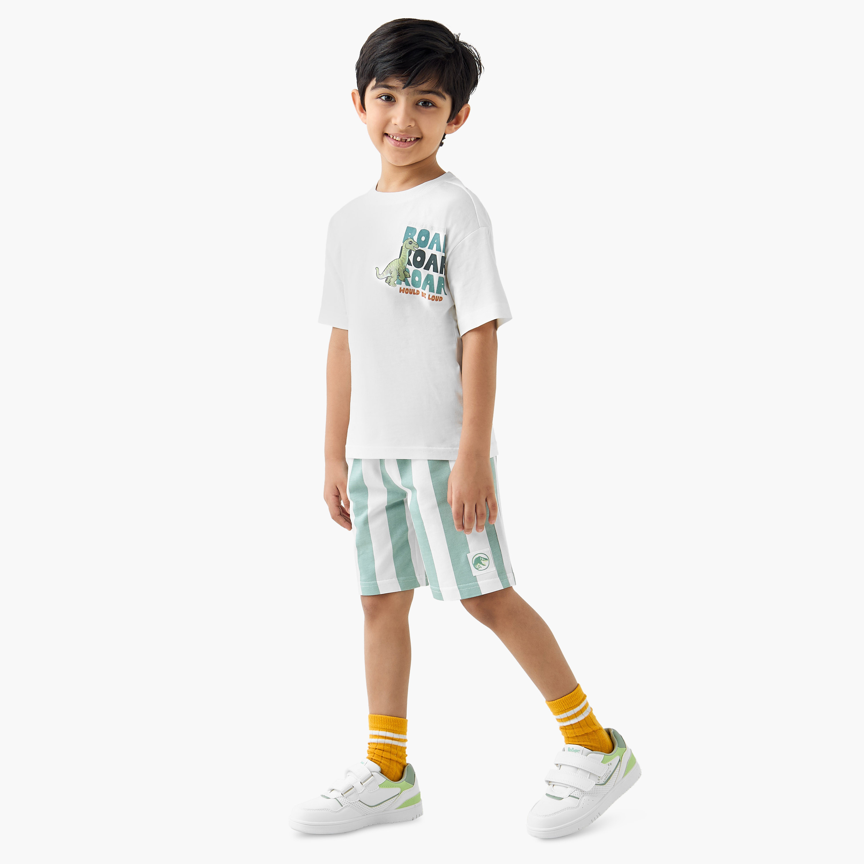 طقم تيشيرت بطبعات الديناصور وشورت مخطط من يونيفرسال ستوديوز-boys-clothing-setsandcoords-image-1