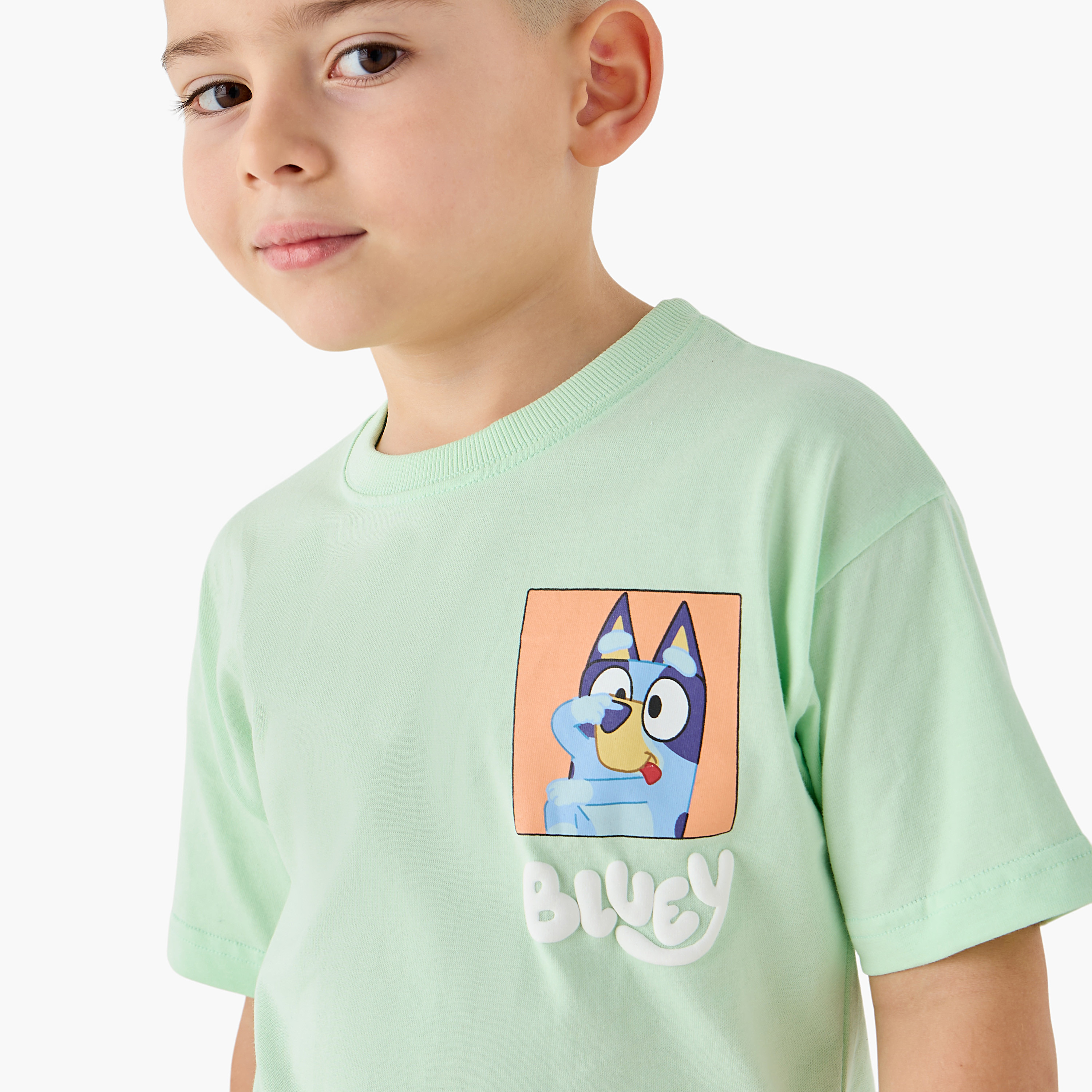 طقم شورت وتيشيرت بياقة ضيقة وطبعات-boys-clothing-setsandcoords-image-5