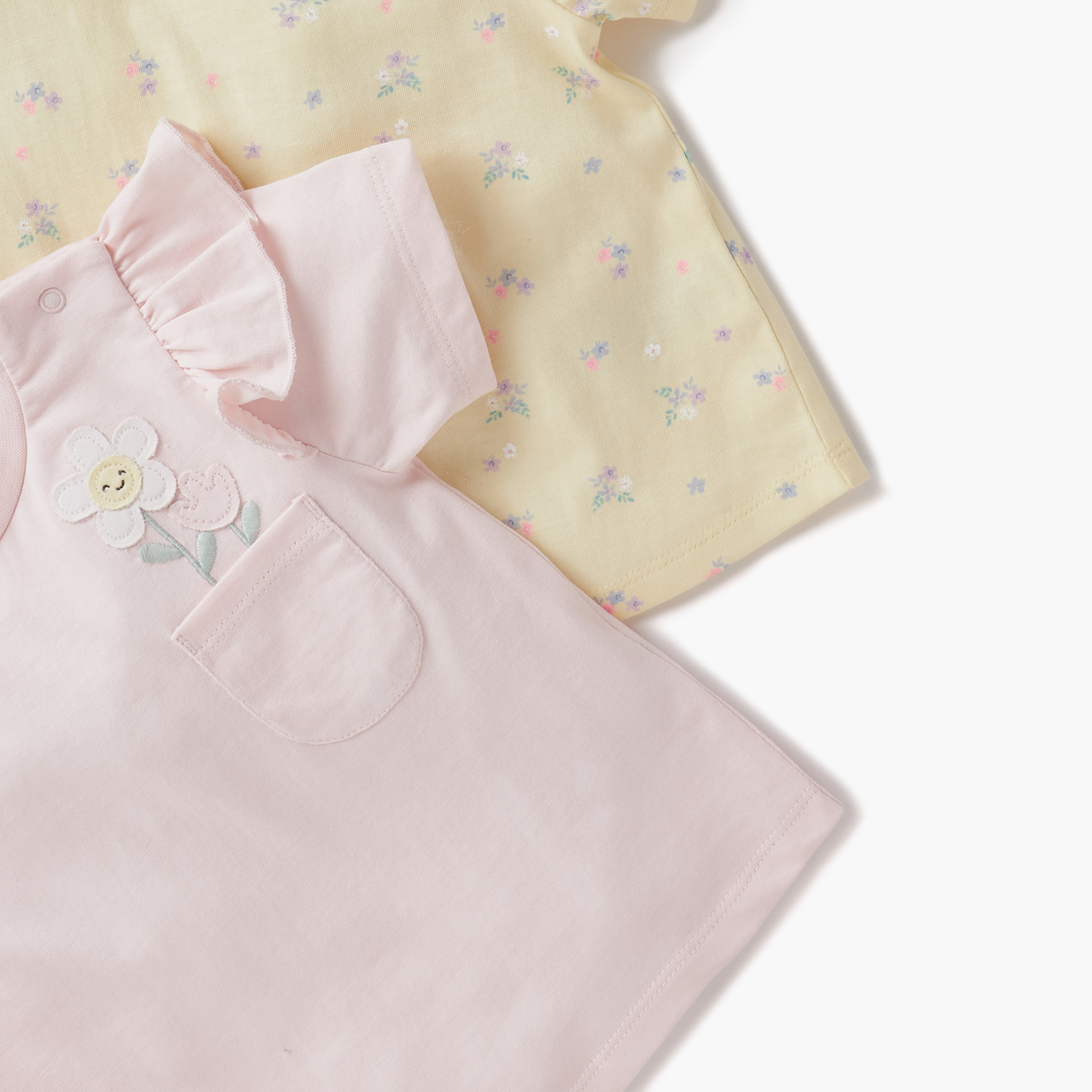 تيشيرتات بياقة ضيقة وطبعات أزهار وأكمام قصيرة من جونيورز - طقم من قطعتين-baby-girls-clothing-tshirts-image-1