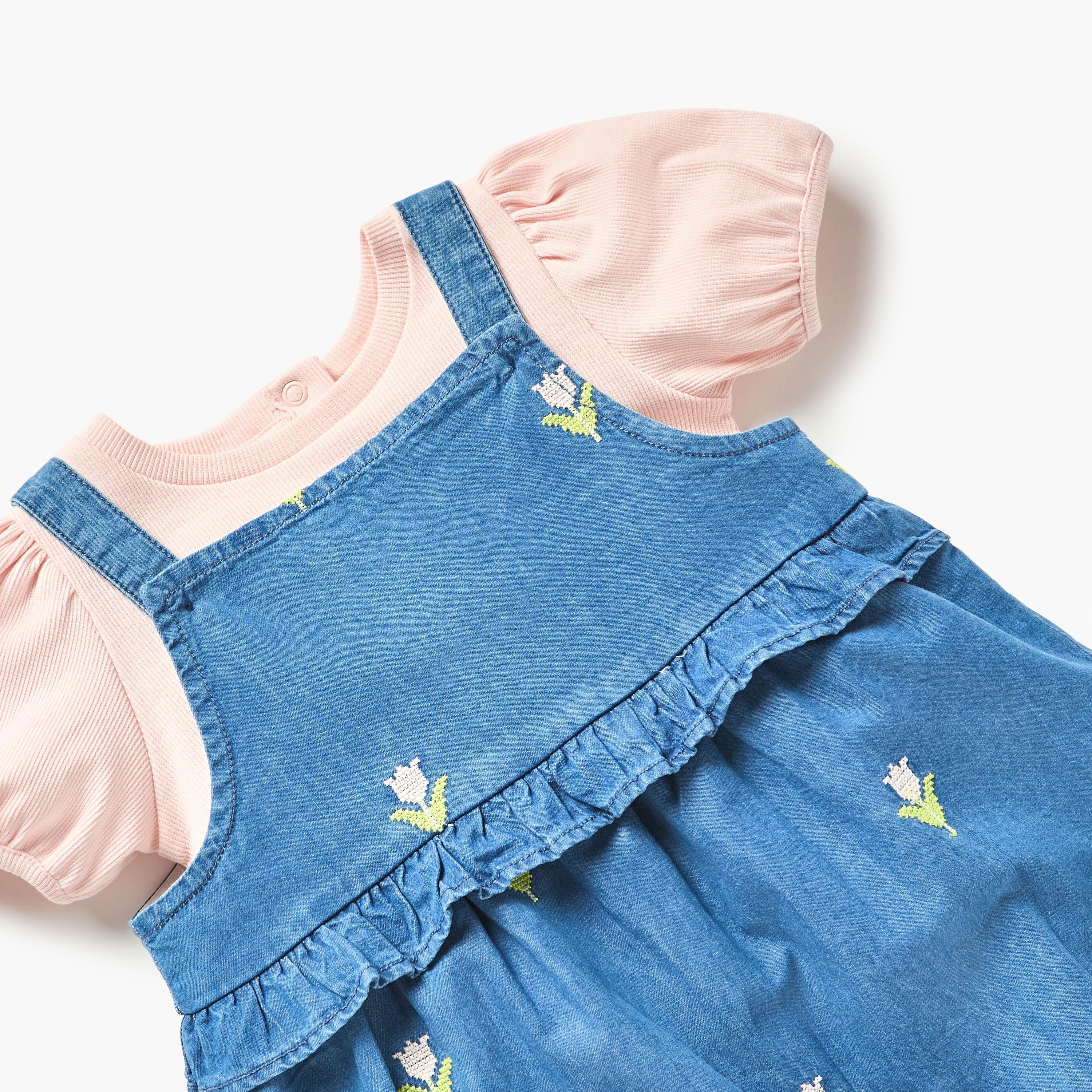 طقم دنغري مطرز وتيشيرت من جونيورز-baby-girls-clothing-setsandcoords-image-4