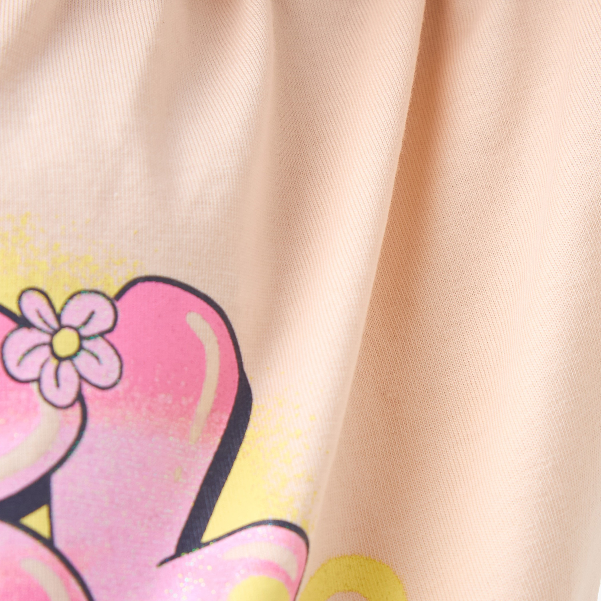 تيشيرت بأكتاف متدلية وطبعات شعار من جونيورز-girls-clothing-tshirts-image-5