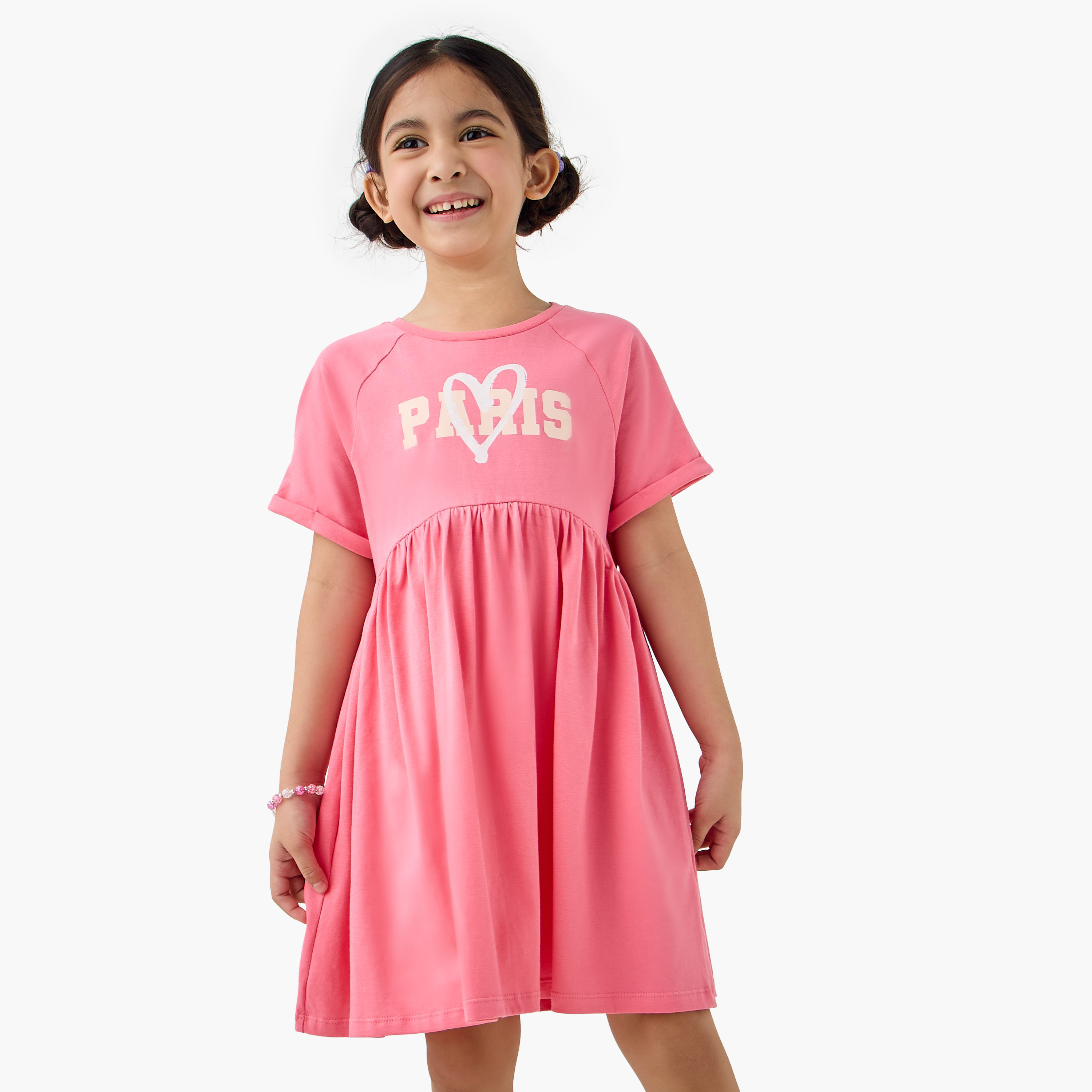 فستان بأكمام مغايرة وطبعات تايبوجرافيك من جونيورز-girls-clothing-dressesandjumpsuits-image-1