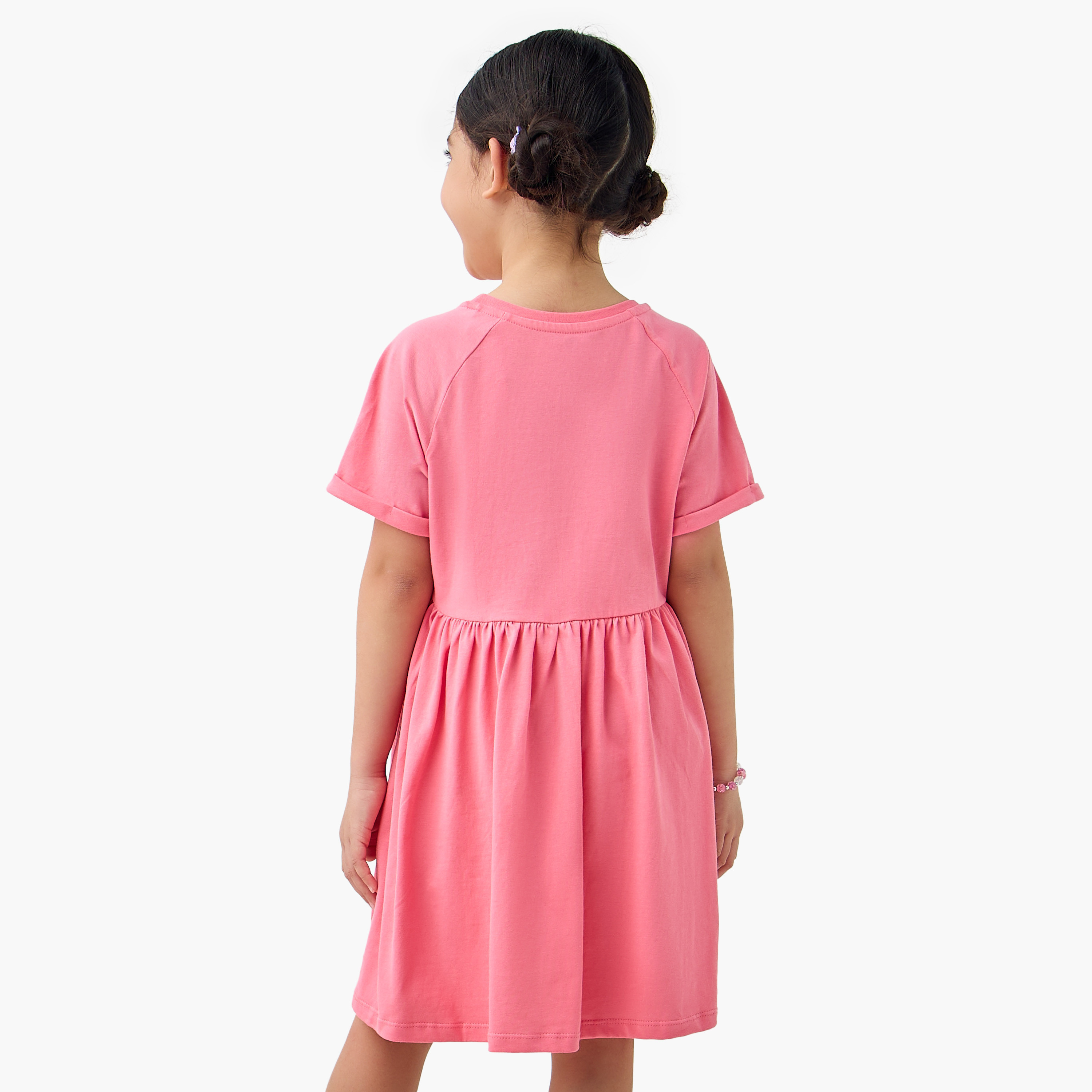 فستان بأكمام مغايرة وطبعات تايبوجرافيك من جونيورز-girls-clothing-dressesandjumpsuits-image-3