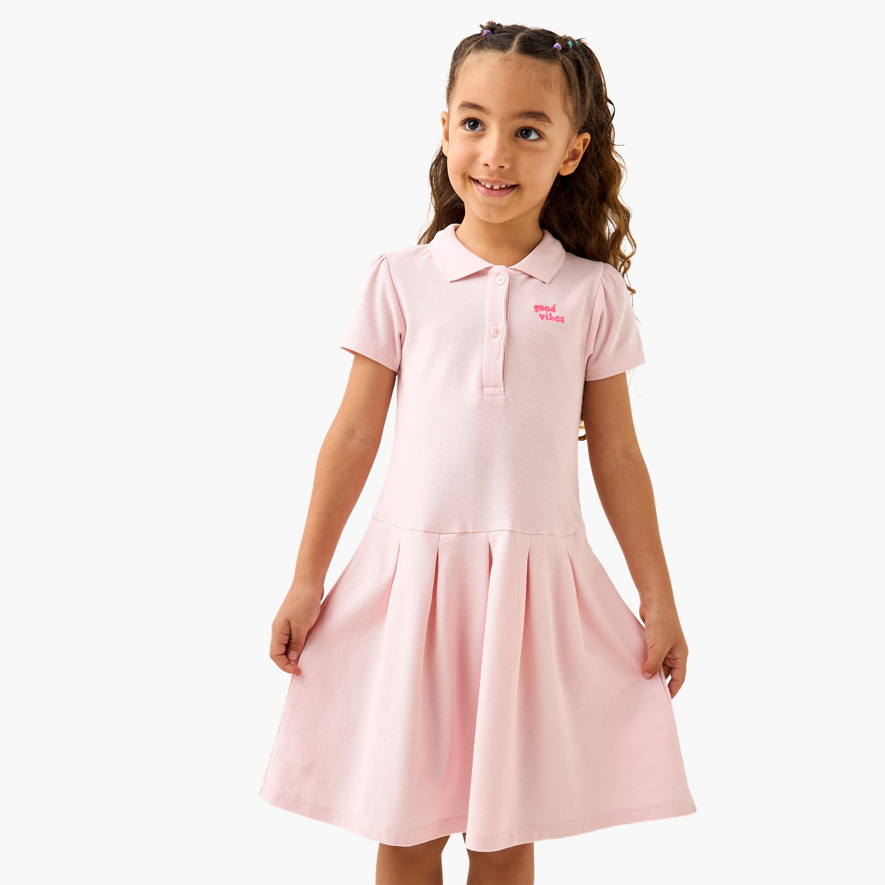 فستان بولو بزخارف شعار وأكمام قصيرة من جونيورز-girls-clothing-dressesandjumpsuits-image-1
