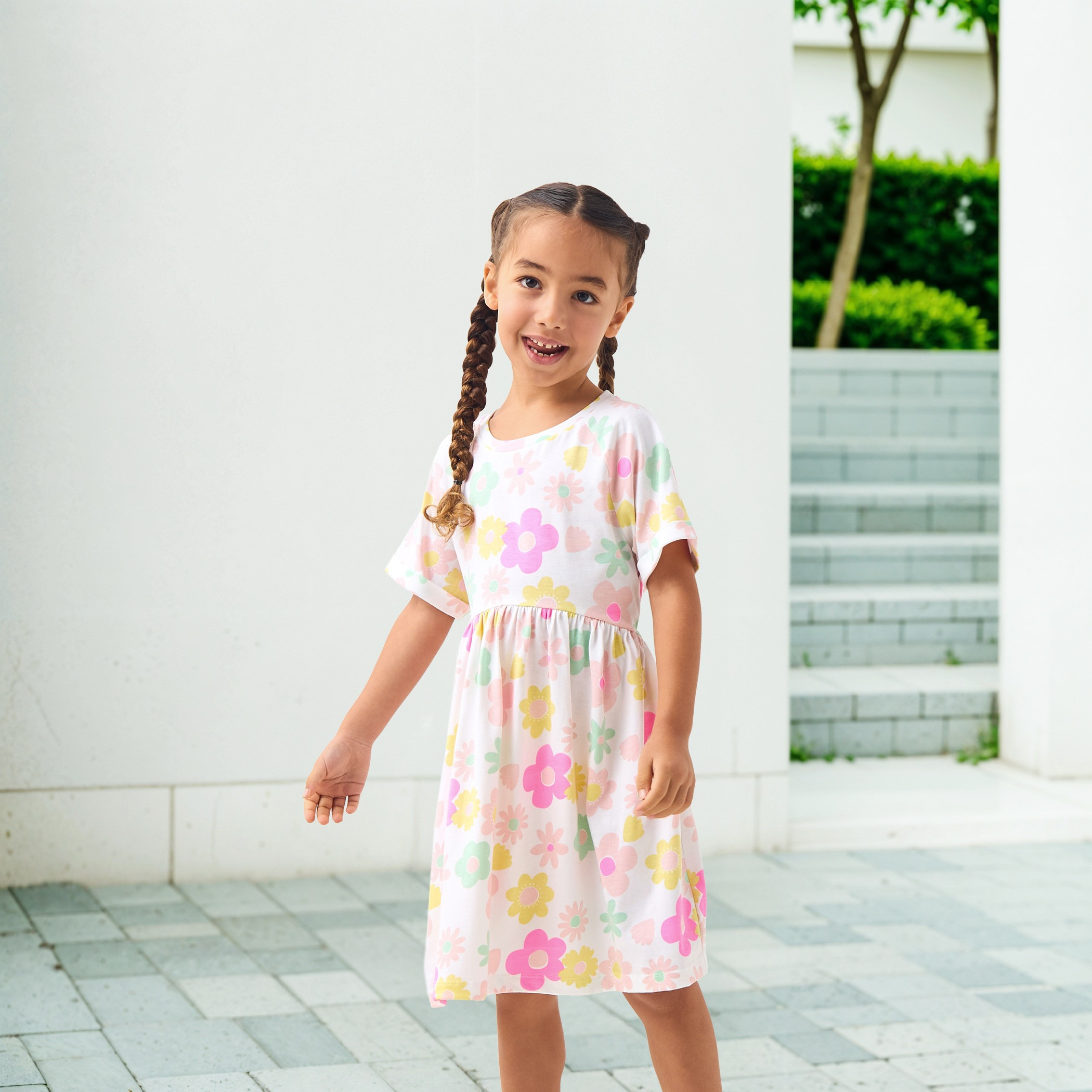 فستان إيه لاين بياقة مستديرة وأكمام قصيرة ممتدة وطبعات أزهار من جونيورز-girls-clothing-dressesandjumpsuits-image-1