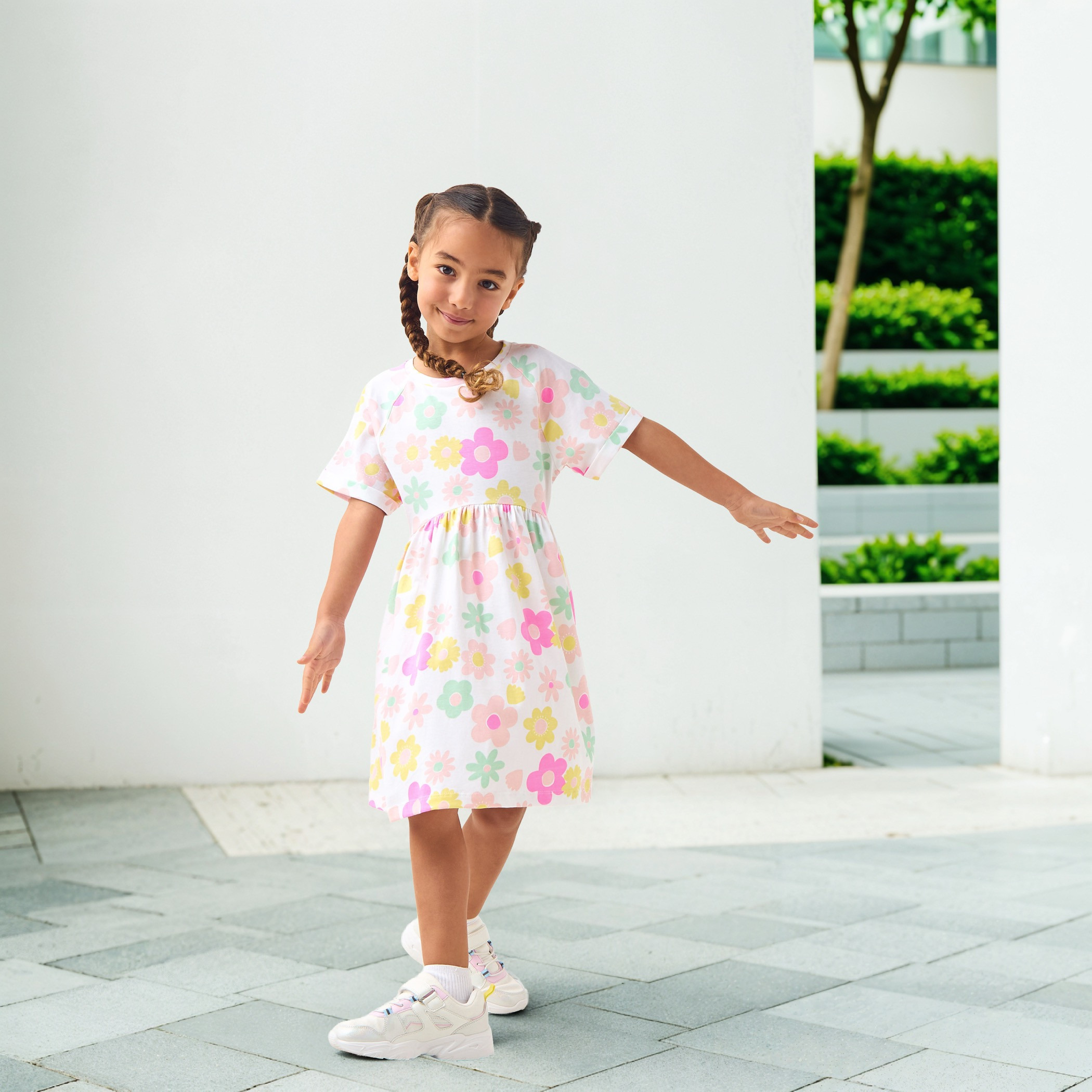 فستان إيه لاين بياقة مستديرة وأكمام قصيرة ممتدة وطبعات أزهار من جونيورز-girls-clothing-dressesandjumpsuits-image-2