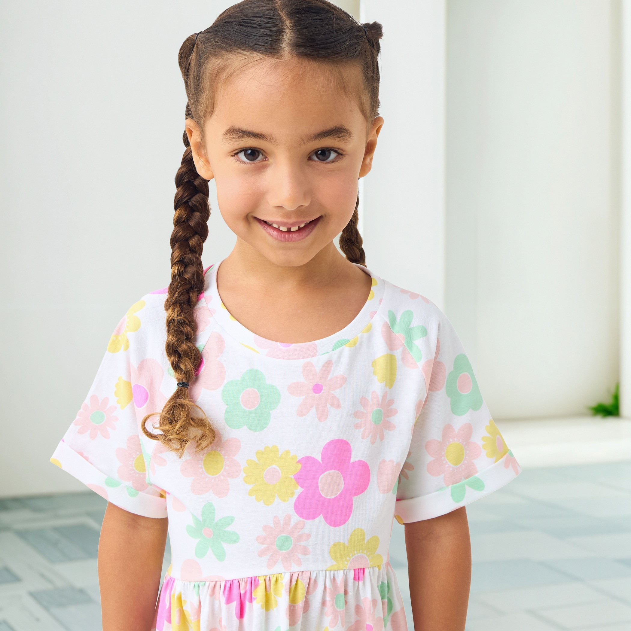 فستان إيه لاين بياقة مستديرة وأكمام قصيرة ممتدة وطبعات أزهار من جونيورز-girls-clothing-dressesandjumpsuits-image-4