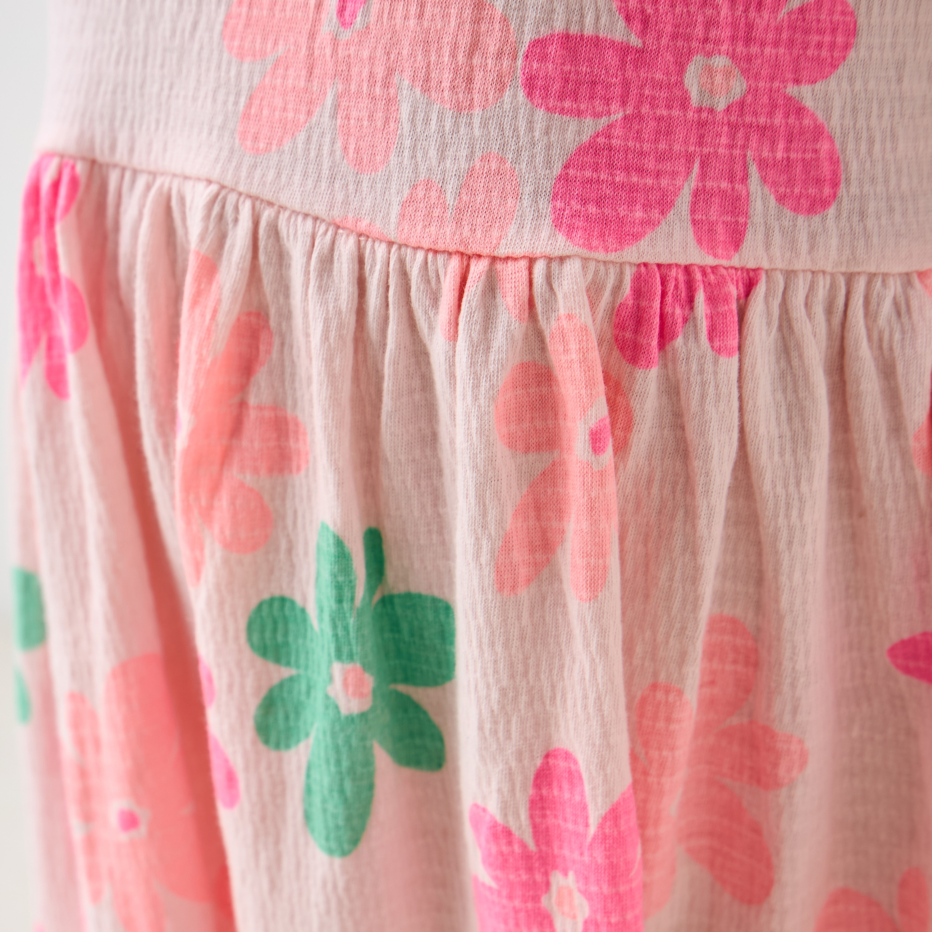 فستان دون أكمام بياقة بكشكش وفيونكة وطبعات زهرية من جونيورز-girls-clothing-dressesandjumpsuits-image-5