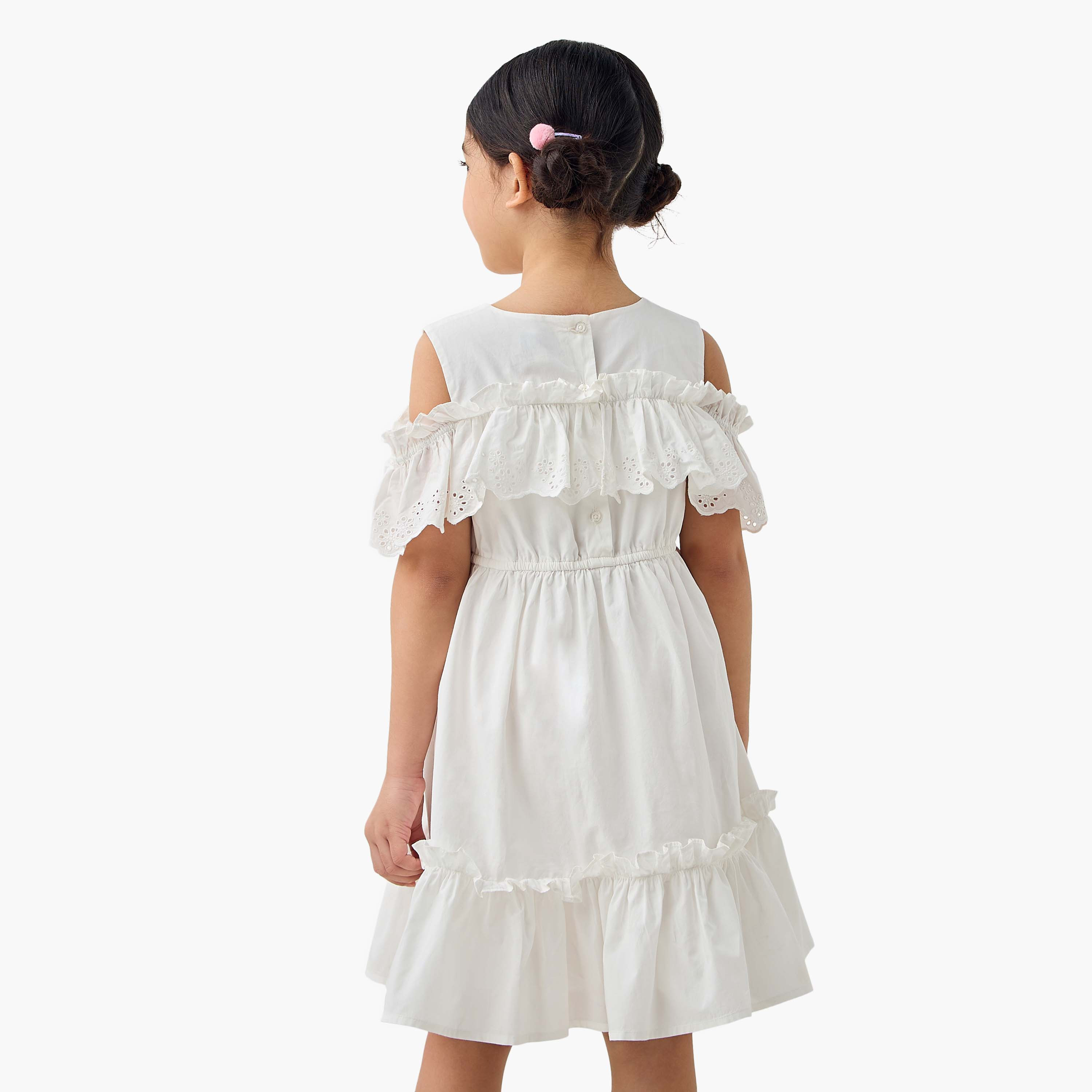 فستان بياقة مستديرة وأكتاف مكشوفة وكشكش من جونيورز-girls-clothing-dressesandjumpsuits-image-3