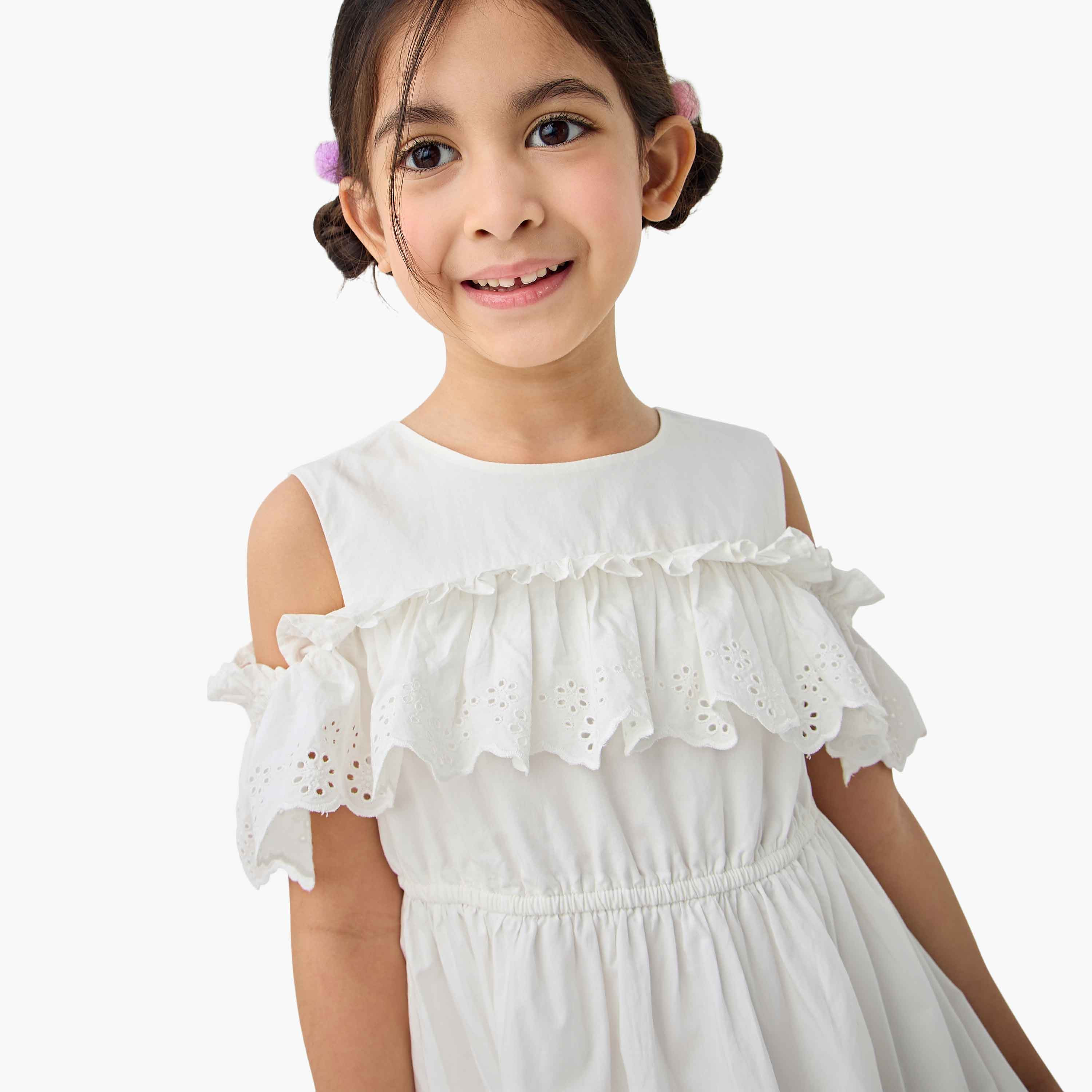 فستان بياقة مستديرة وأكتاف مكشوفة وكشكش من جونيورز-girls-clothing-dressesandjumpsuits-image-4