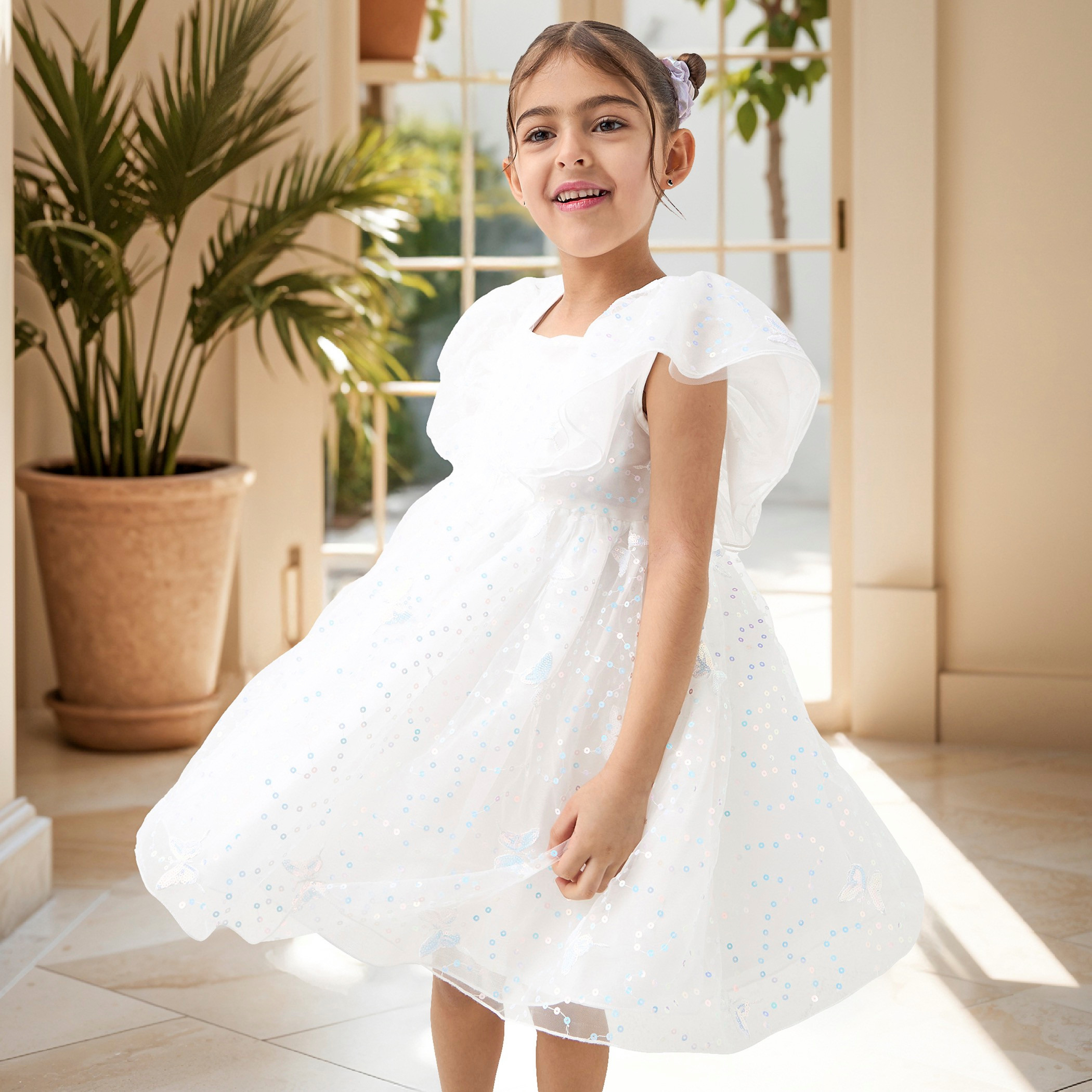 فستان بتزيينات فراشة وأكمام كشكش من جونيورز-girls-clothing-dressesandjumpsuits-image-1