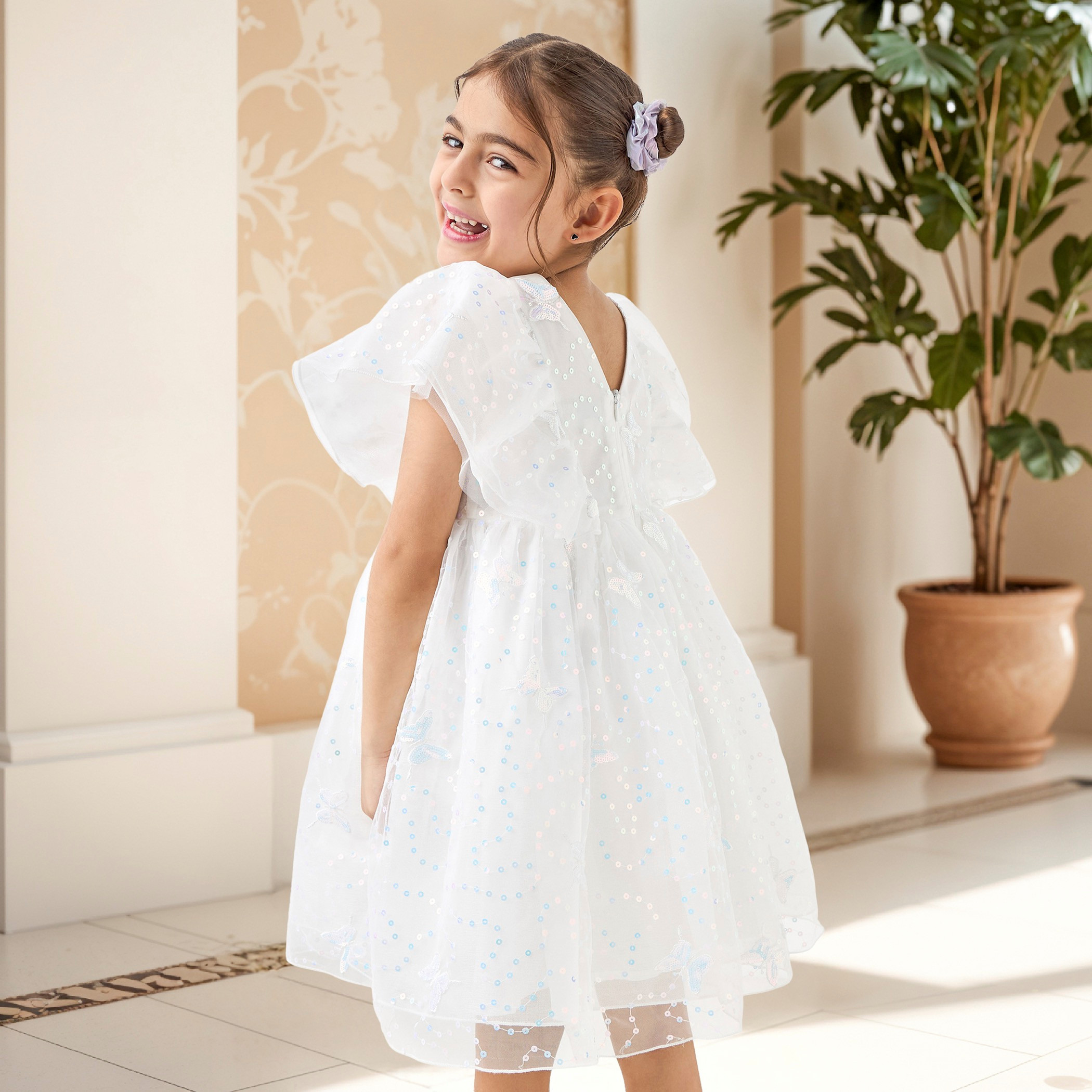فستان بتزيينات فراشة وأكمام كشكش من جونيورز-girls-clothing-dressesandjumpsuits-image-3