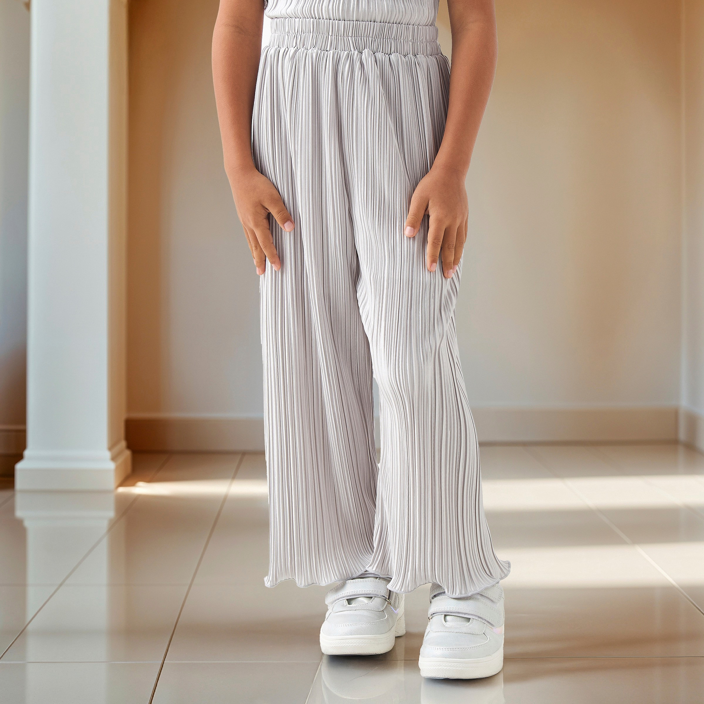 طقم توب بارز الملمس بأكمام كاب وبنطلون واسع الساقين للفتيات-baby-girls-clothing-setsandcoords-image-3