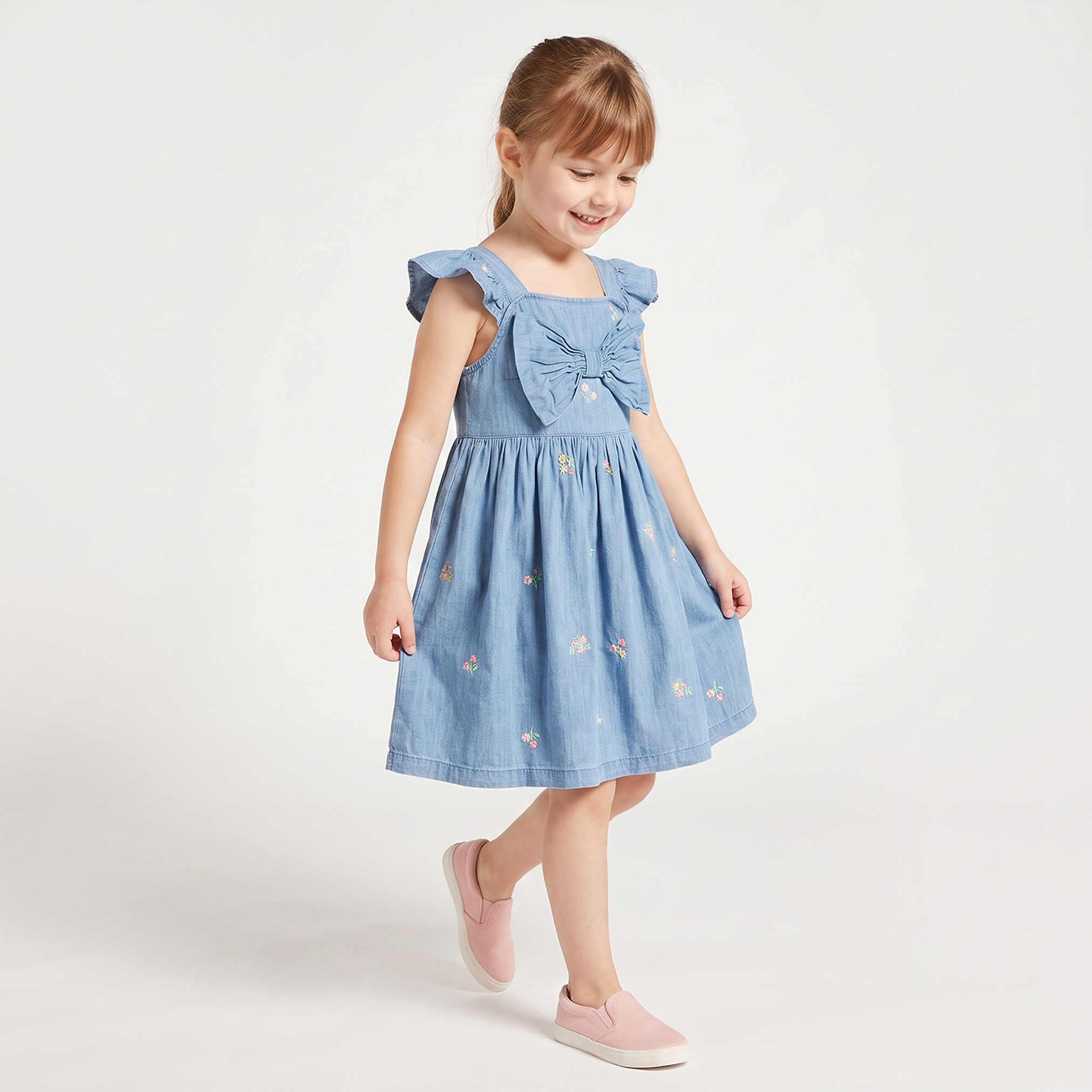 فستان بتطريز زهرية وتفاصيل فيونكة وأكمام كشكش من لي كوبر-girls-clothing-dressesandjumpsuits-image-1