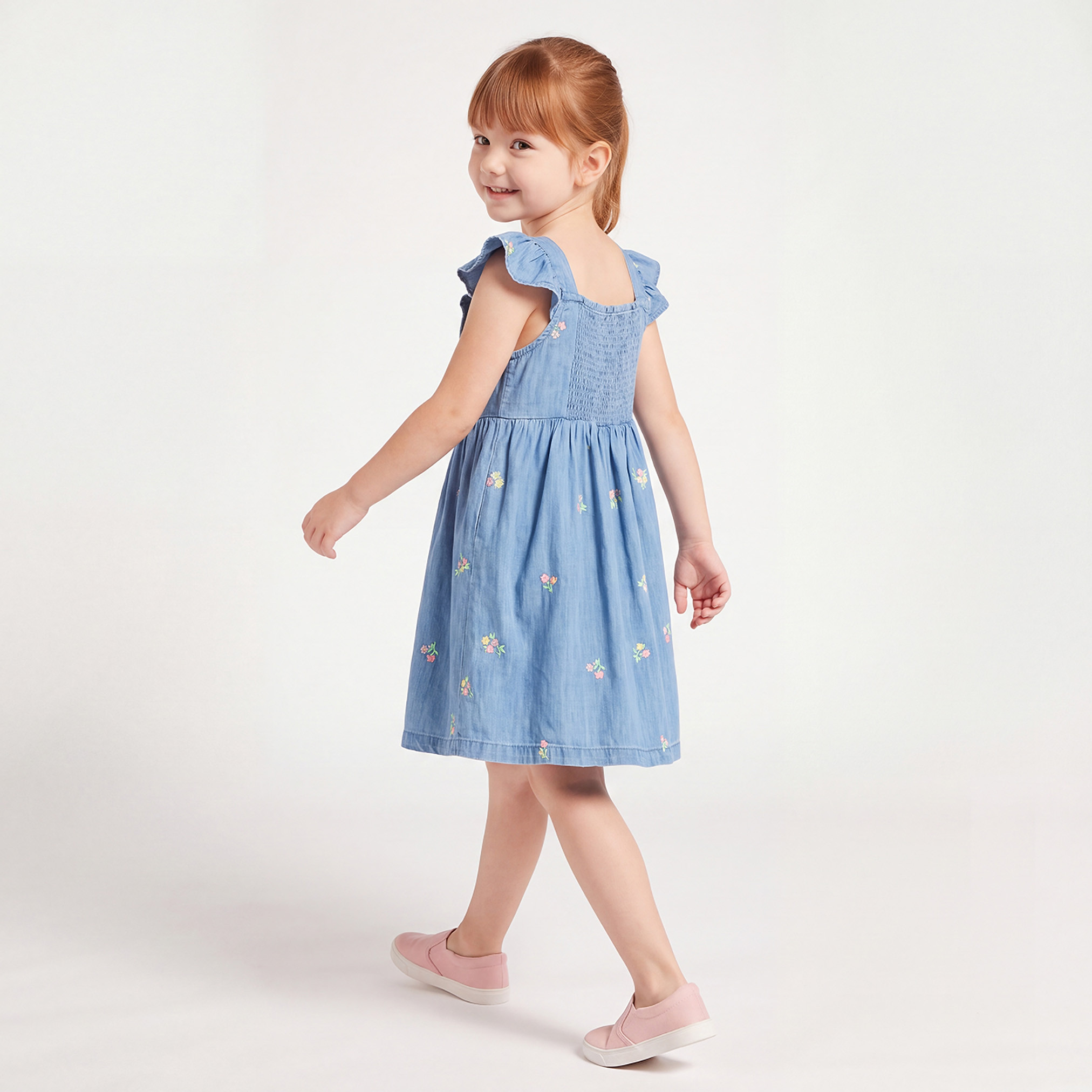 فستان بتطريز زهرية وتفاصيل فيونكة وأكمام كشكش من لي كوبر-girls-clothing-dressesandjumpsuits-image-3