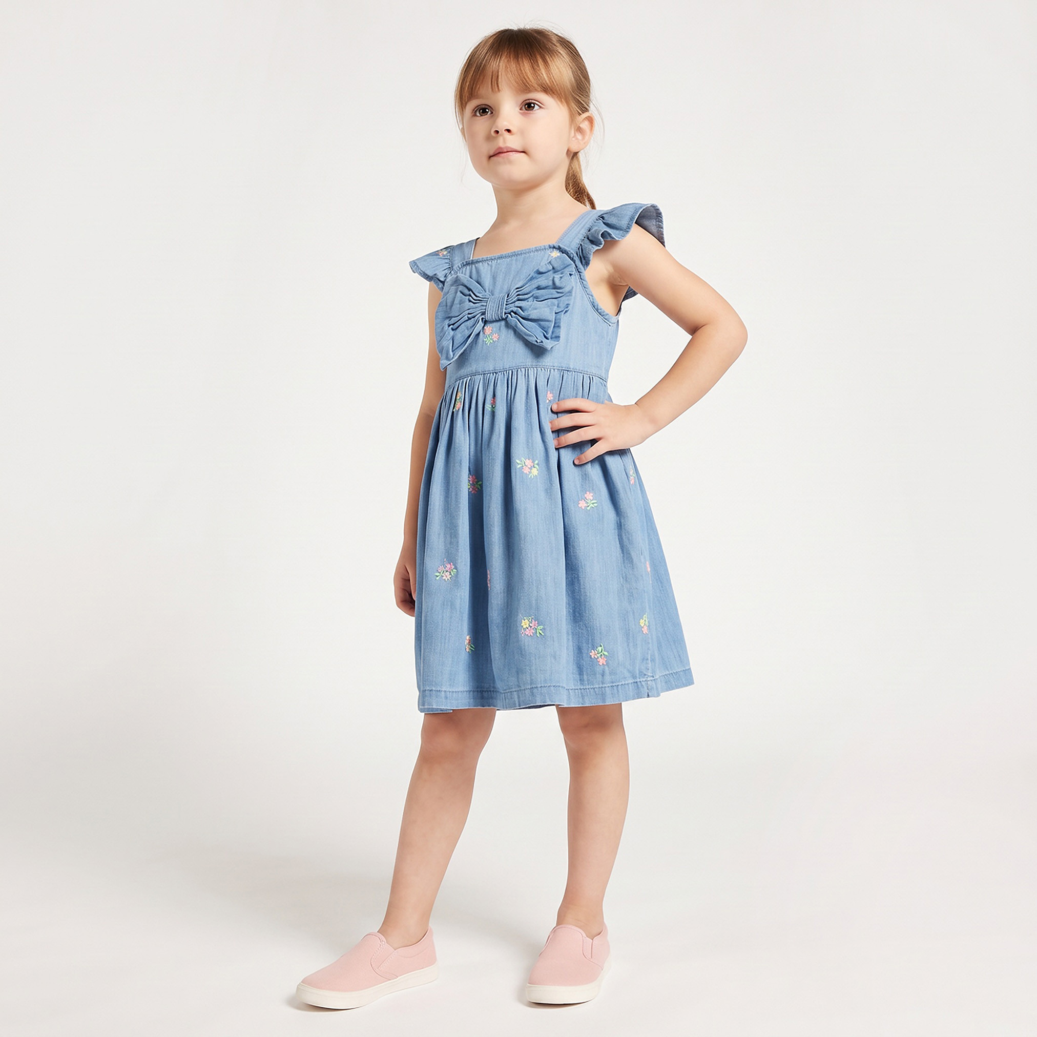 فستان بتطريز زهرية وتفاصيل فيونكة وأكمام كشكش من لي كوبر-girls-clothing-dressesandjumpsuits-image-6
