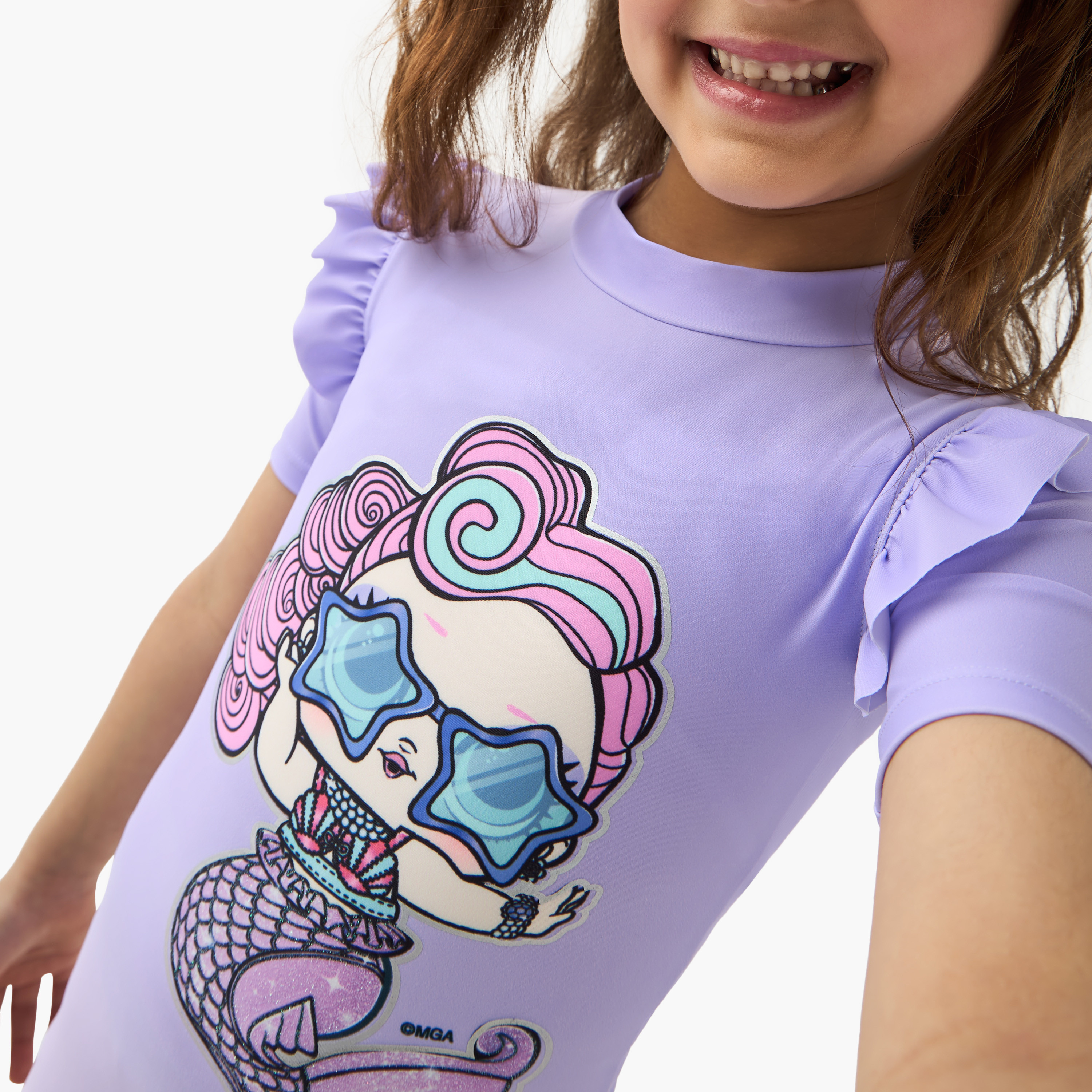 بدلة سباحة بأكمام قصيرة وسحّاب إغلاق بطبعات إل أو إل سربرايز-girls-clothing-sportswear-swimwear-image-1