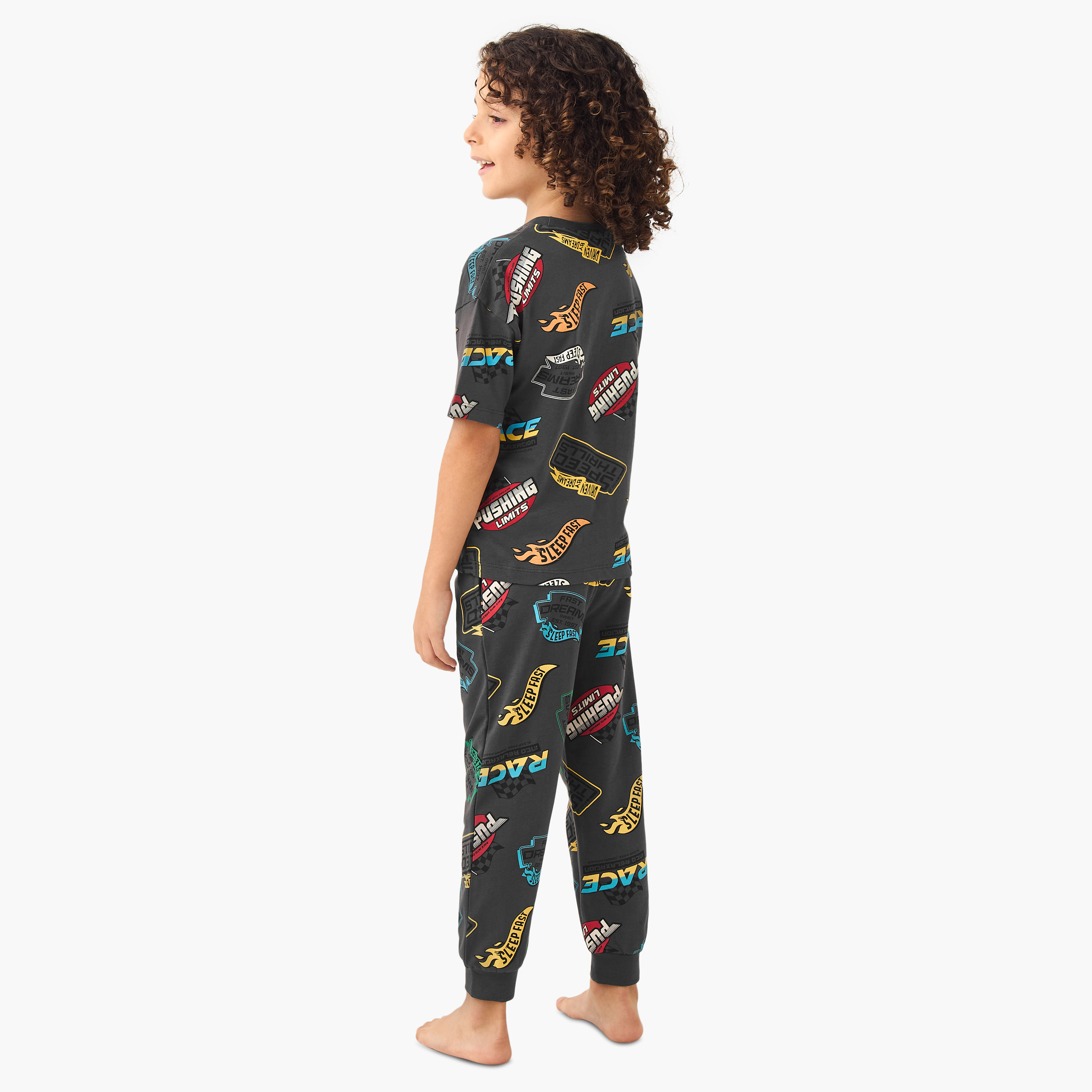 طقم بنطلون بيجاما وتيشيرت بطبعات من جونيورز-boys-clothing-nightwear-image-3