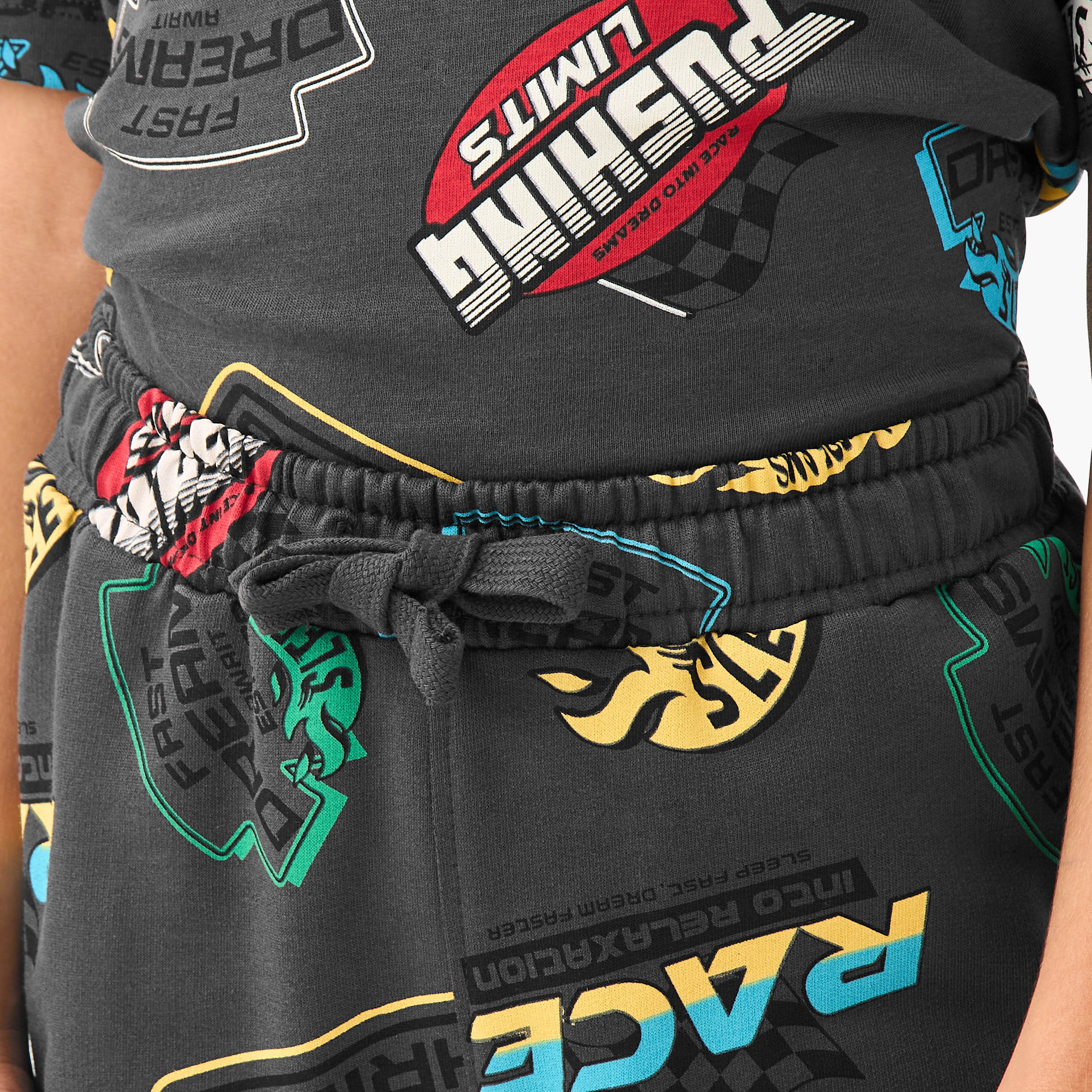 طقم بنطلون بيجاما وتيشيرت بطبعات من جونيورز-boys-clothing-nightwear-image-1