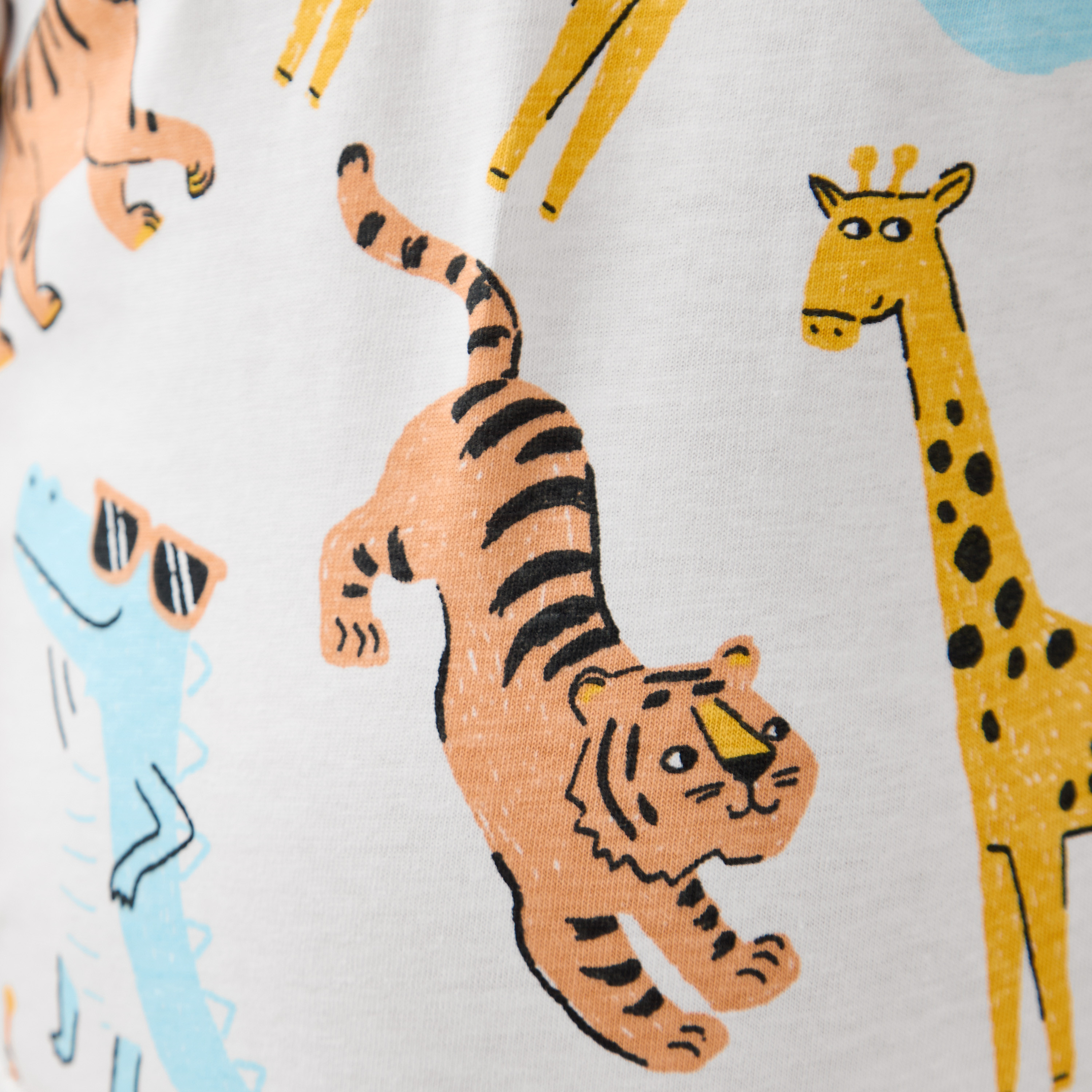 طقم بيجاما قطن بطبعات وأكمام قصيرة وياقة مستديرة  من جونيورز -  طقم من 3 قطع-baby-boys-clothing-nightwear-pyjamasets-image-2