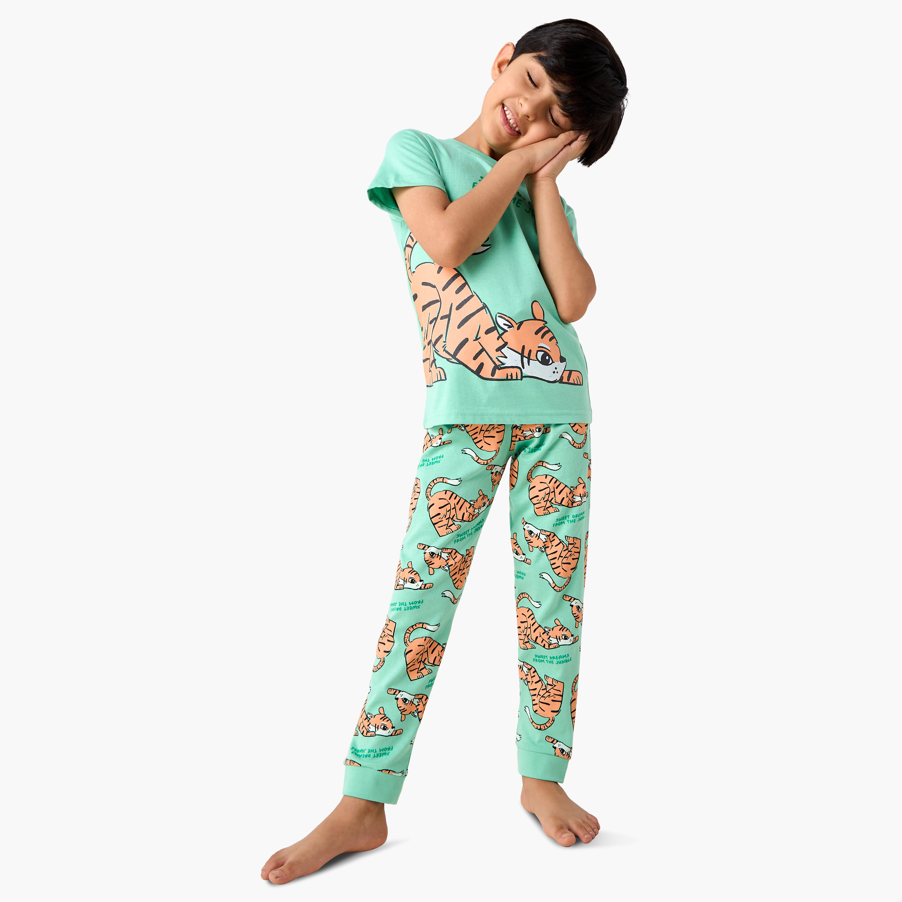 طقم تيشيرت وبنطلون بيجاما بطبعات من جونيورز-boys-clothing-nightwear-image-1