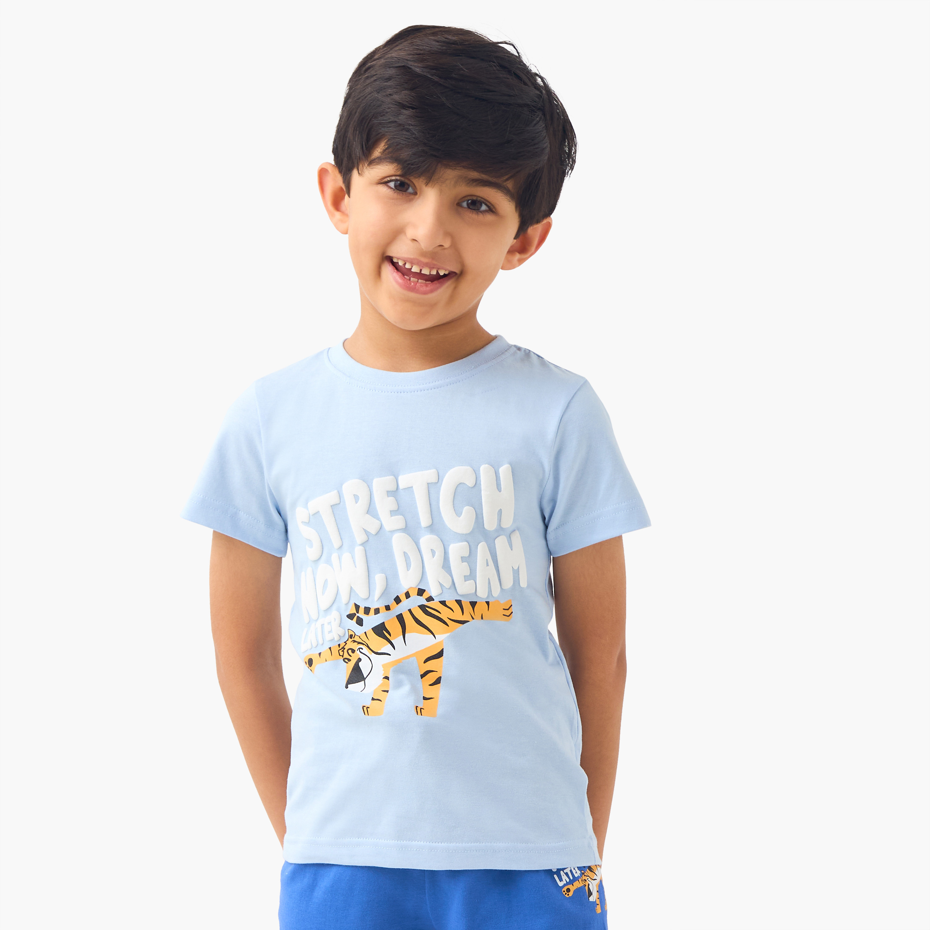 طقم بنطلون بيجاما وتيشيرت بطبعات جرافيك من جونيورز-boys-clothing-nightwear-image-2