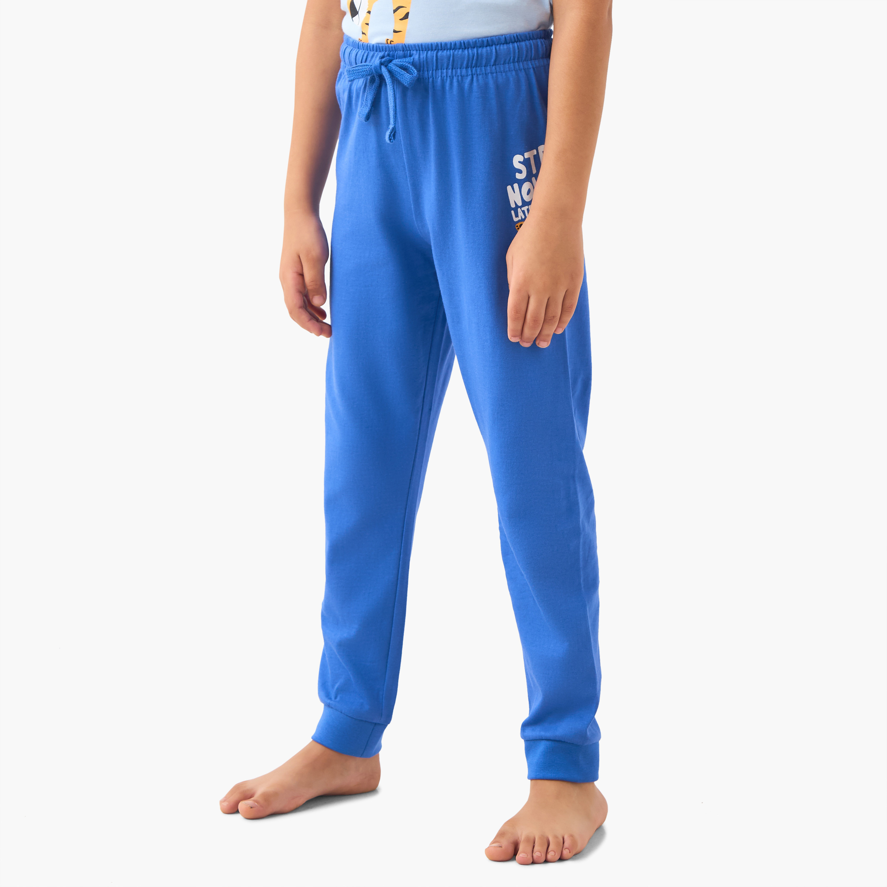 طقم بنطلون بيجاما وتيشيرت بطبعات جرافيك من جونيورز-boys-clothing-nightwear-image-3