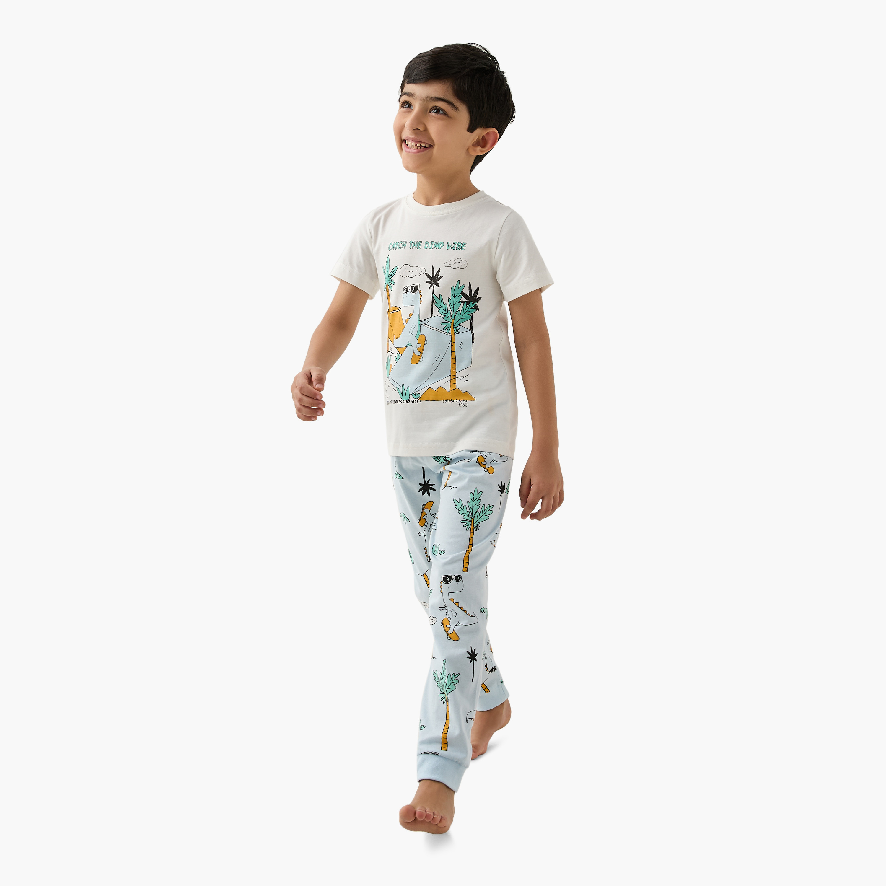 طقم تيشيرت وبنطلون بيجاما بطبعات ديناصور من جونيورز-boys-clothing-nightwear-image-1