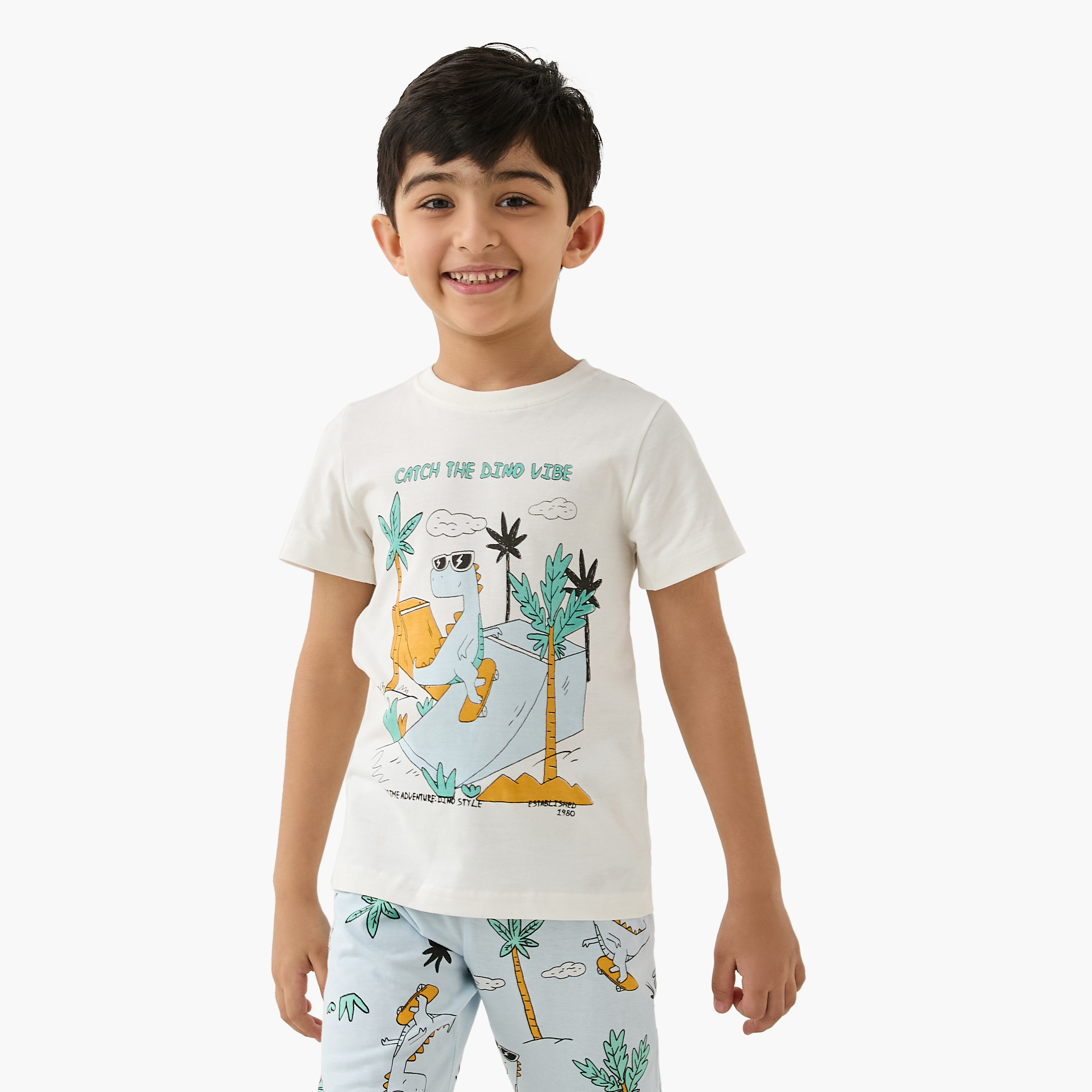 طقم تيشيرت وبنطلون بيجاما بطبعات ديناصور من جونيورز-boys-clothing-nightwear-image-2