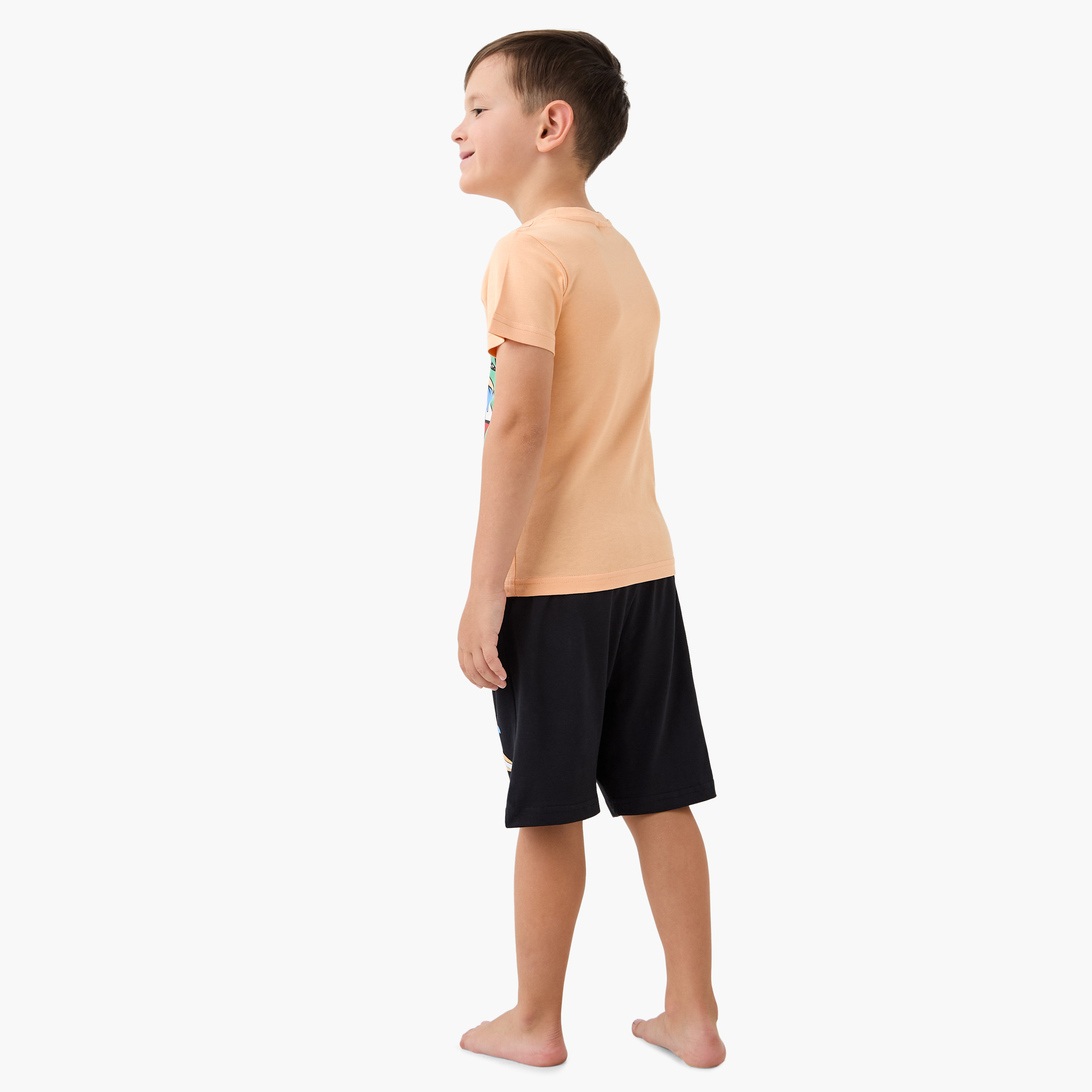 طقم تي شيرت وشورت جونيورز بطبعة جرافيك-boys-clothing-nightwear-image-3
