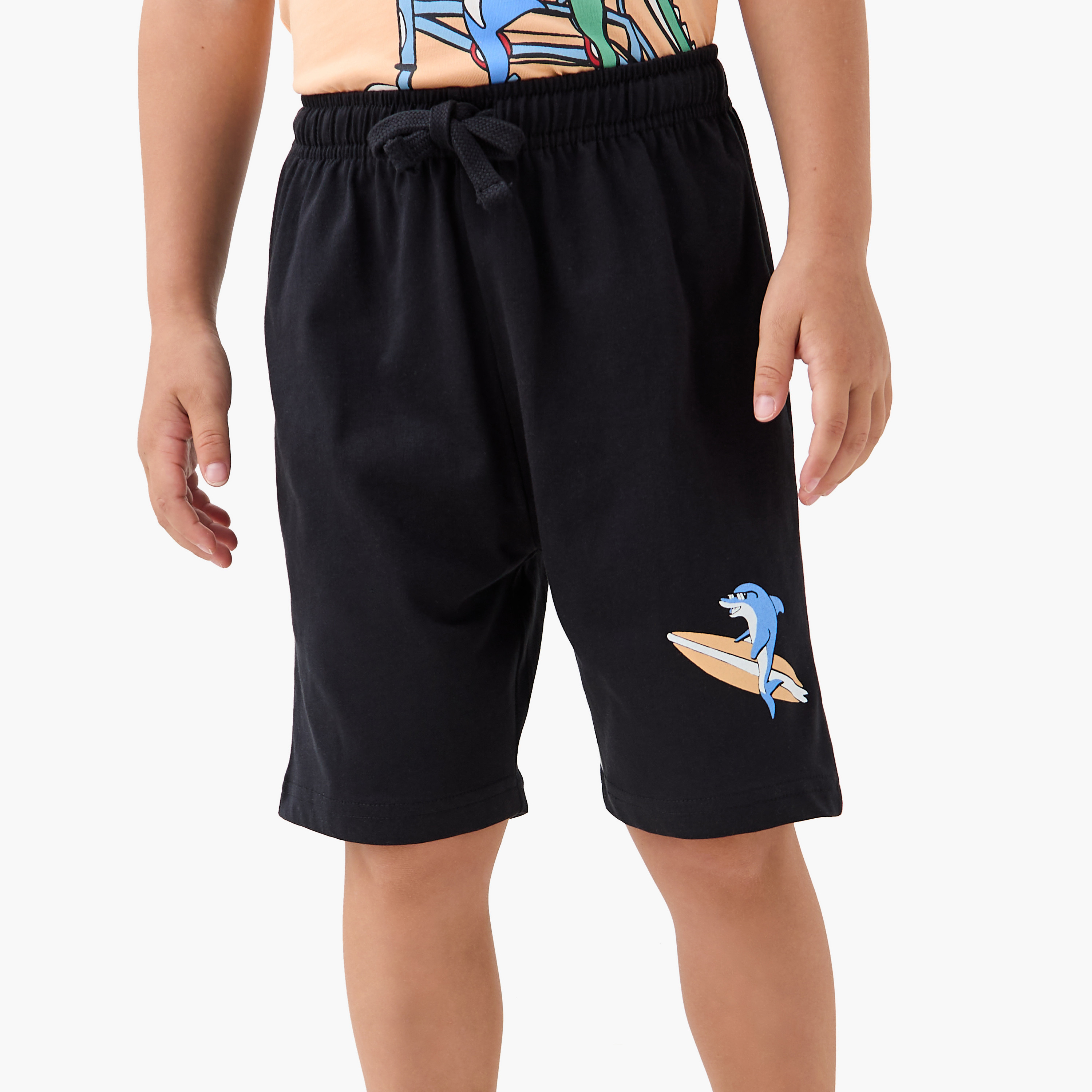 طقم تي شيرت وشورت جونيورز بطبعة جرافيك-boys-clothing-nightwear-image-4