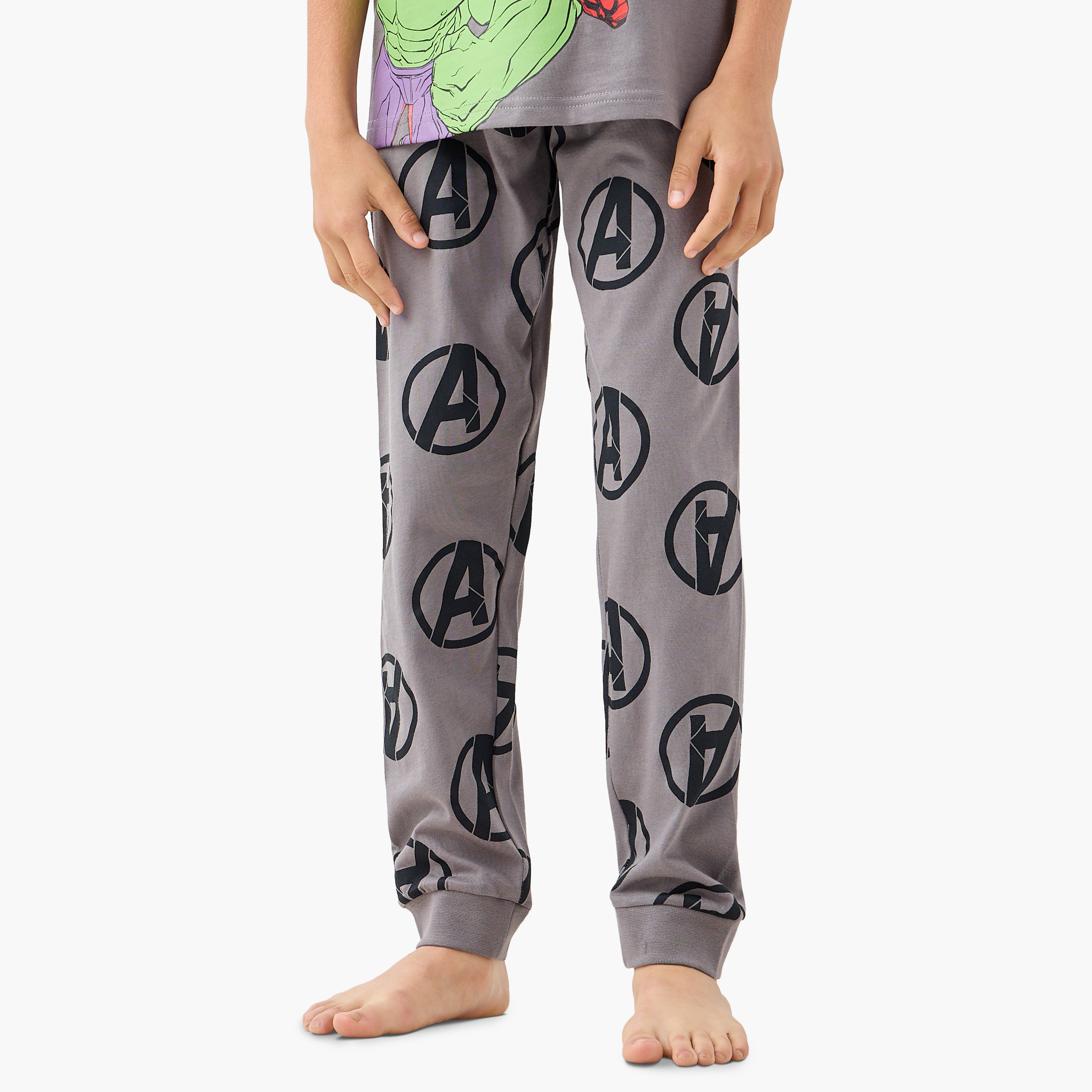 تيشيرت وبنطلون رياضي بخصر مطاطي بطبعات - مجموعة طقمين-boys-clothing-nightwear-image-3