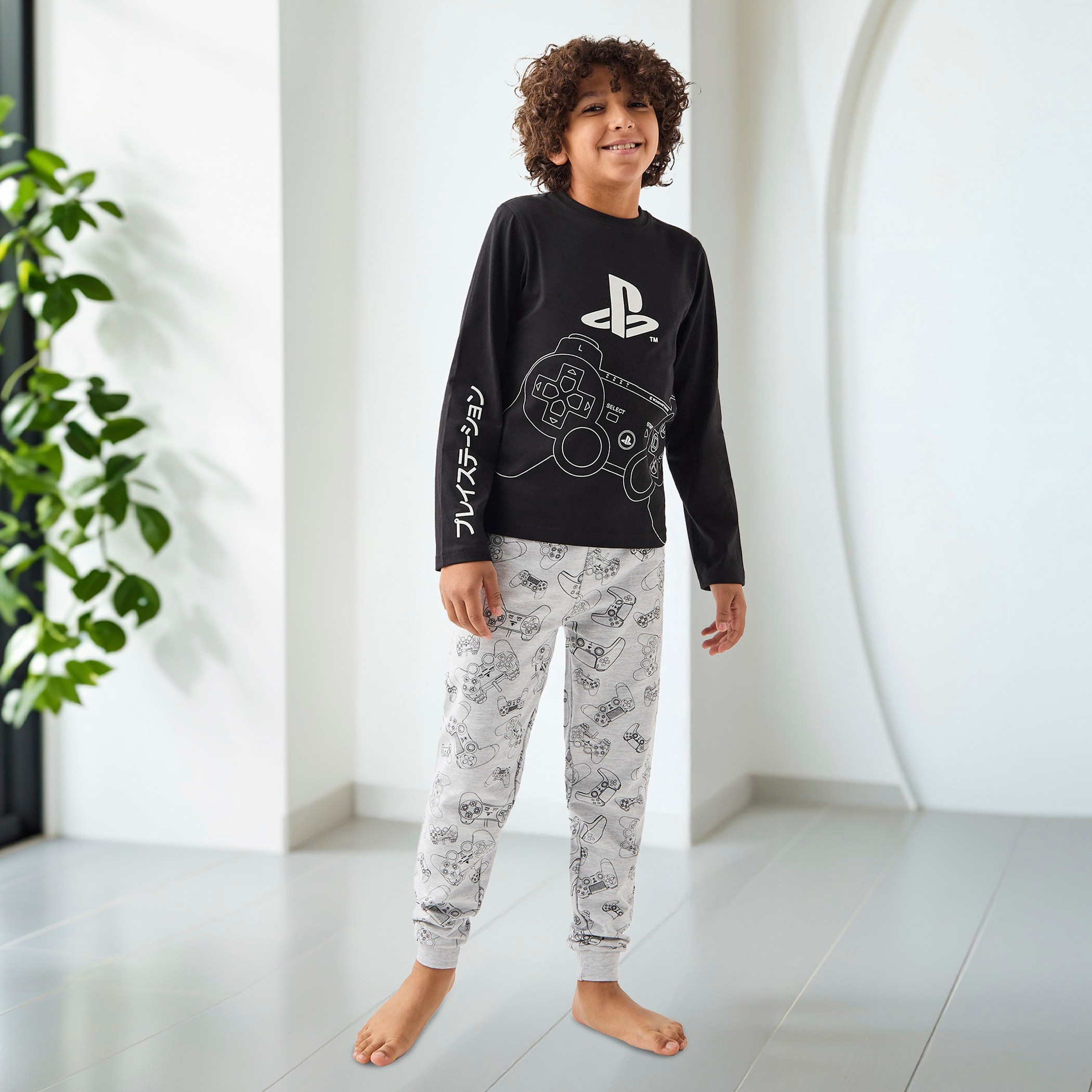 طقم بنطلون بيجاما وتيشيرت بطبعات-boys-clothing-nightwear-image-1