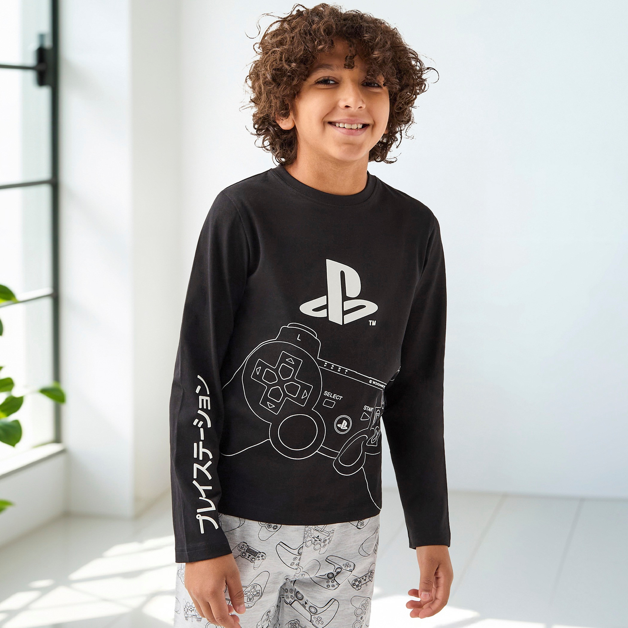 طقم بنطلون بيجاما وتيشيرت بطبعات-boys-clothing-nightwear-image-2