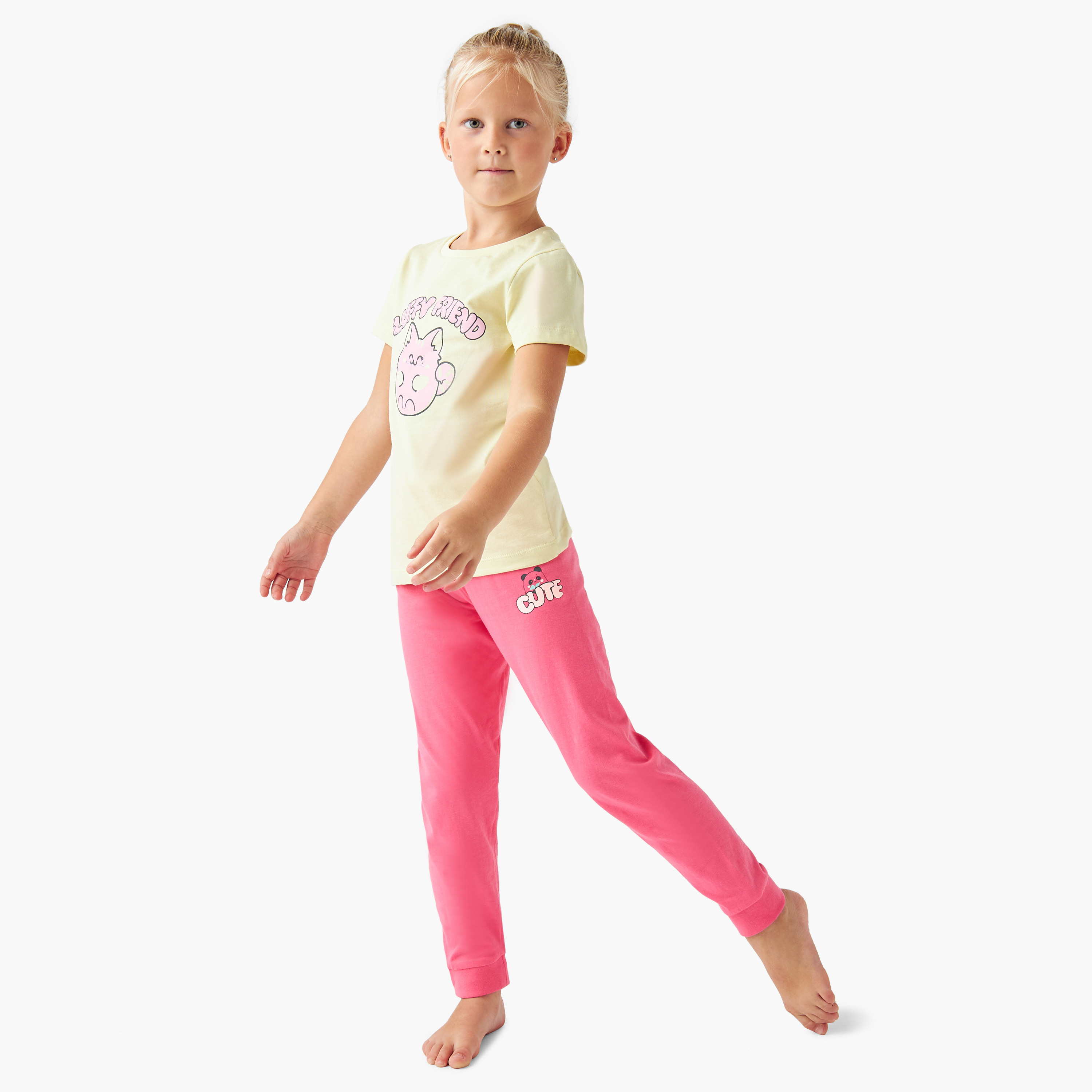 بنطلون بيجاما وتيشيرت بطبعات من جونيورز - طقم من 3 قطع-girls-clothing-nightwear-image-7