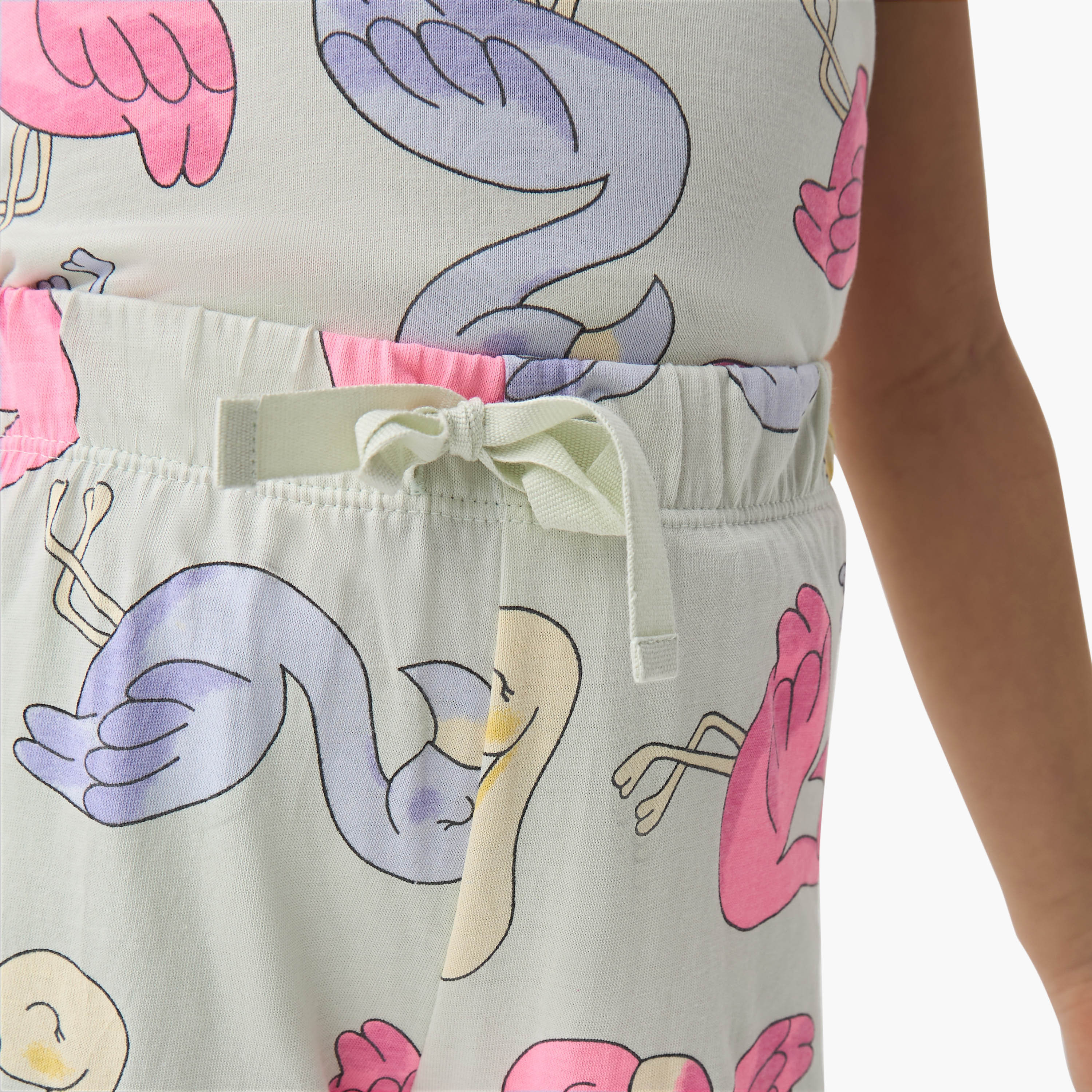 طقم بنطلون بيجاما وتيشيرت بطبعات طائر من جونيورز-girls-clothing-nightwear-image-5