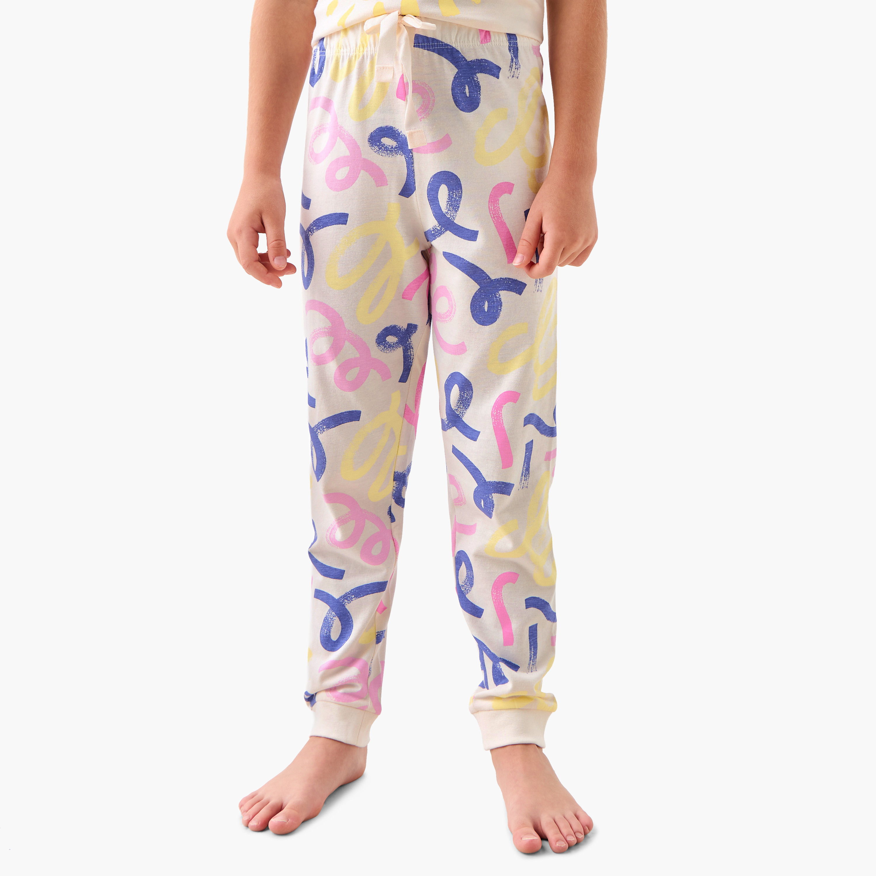 طقم بنطلون بيجاما وتيشيرت بطبعات من جونيورز-girls-clothing-nightwear-image-4