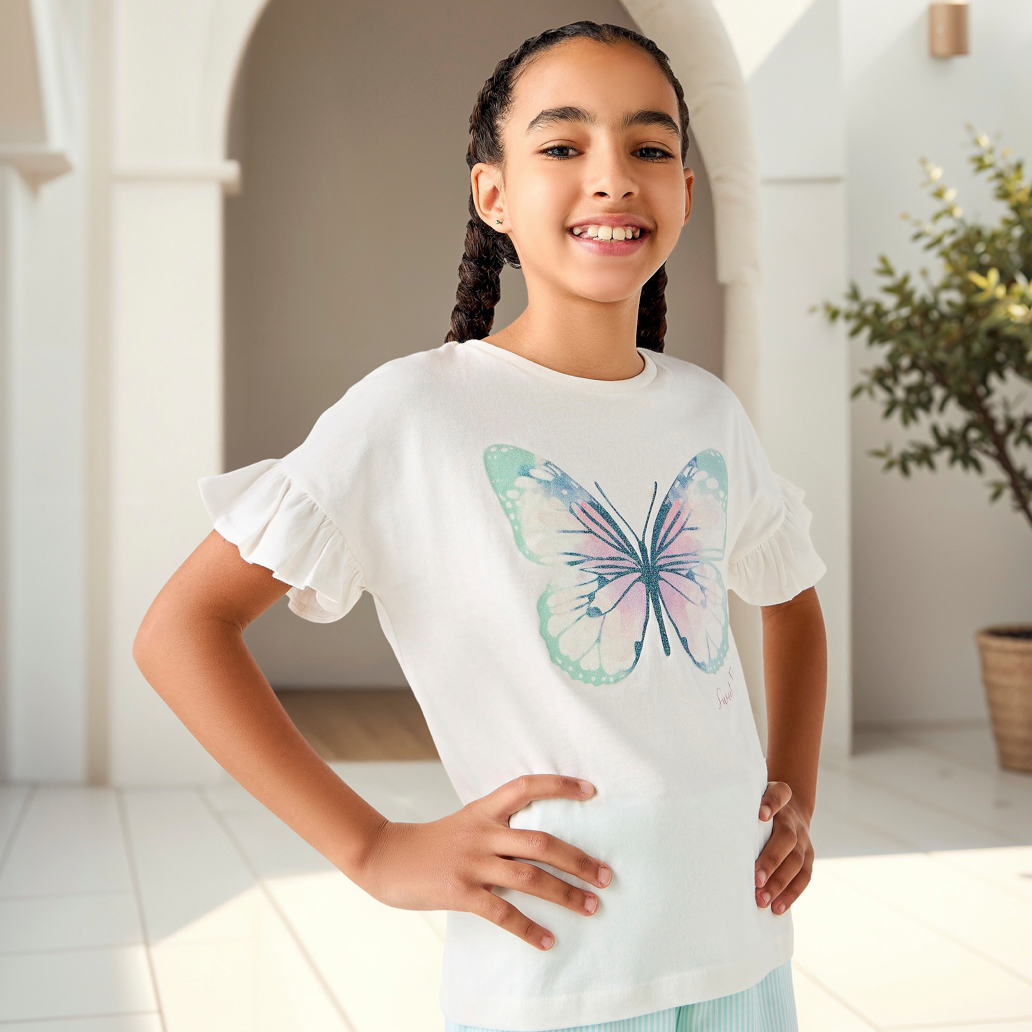 طقم بنطلون بيجاما بخصر مطاطي وتيشيرت بطبعات فراشات من جونيورز-girls-clothing-nightwear-image-2