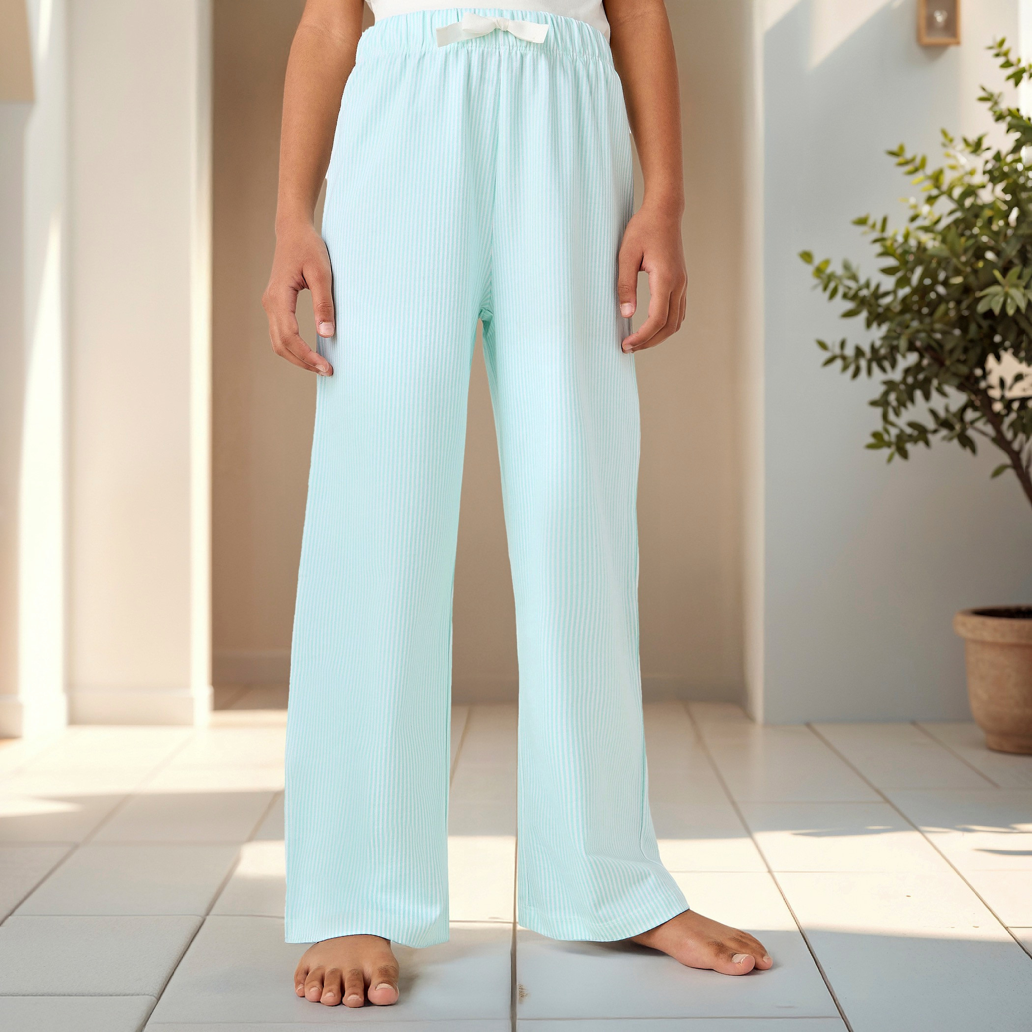 طقم بنطلون بيجاما بخصر مطاطي وتيشيرت بطبعات فراشات من جونيورز-girls-clothing-nightwear-image-3