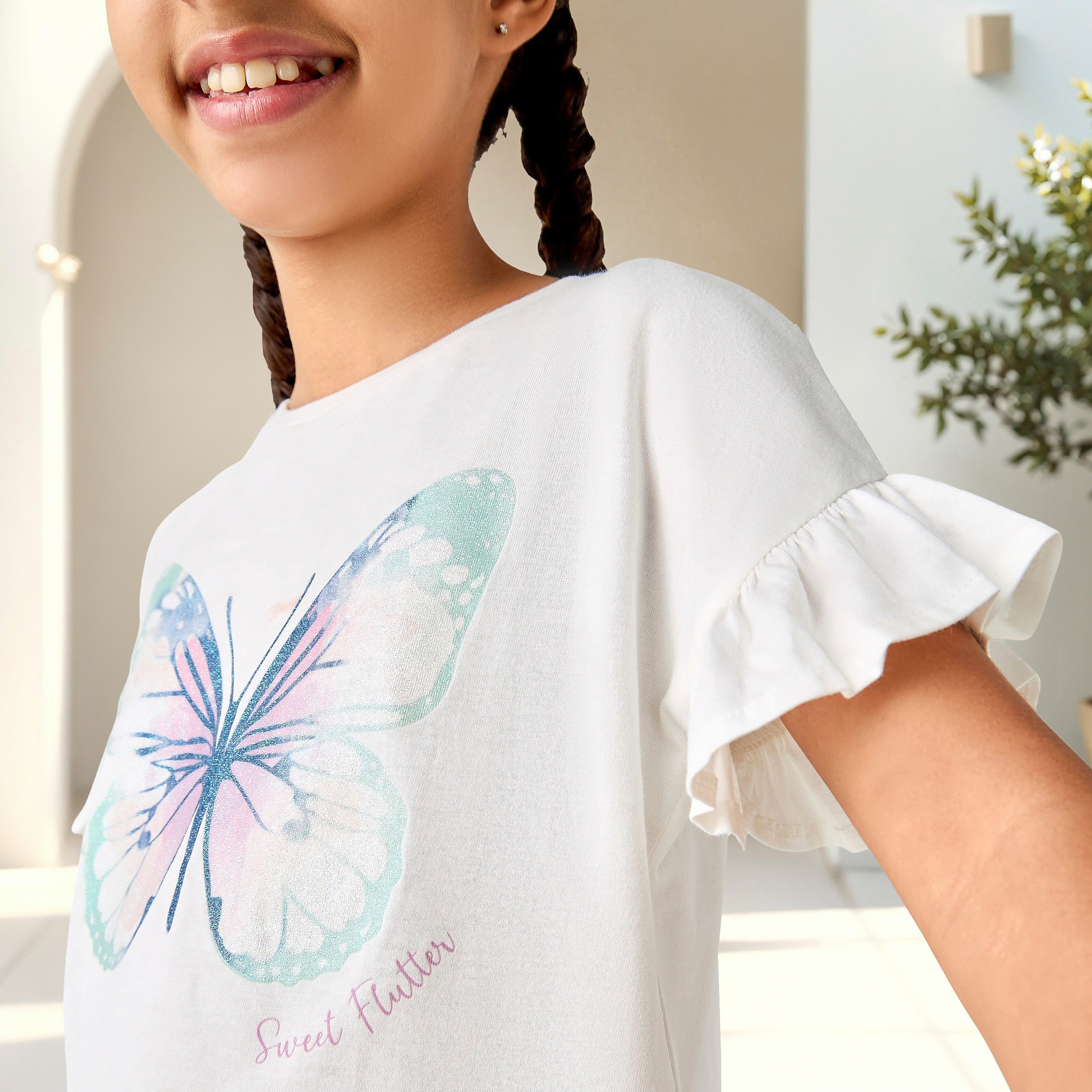 طقم بنطلون بيجاما بخصر مطاطي وتيشيرت بطبعات فراشات من جونيورز-girls-clothing-nightwear-image-4