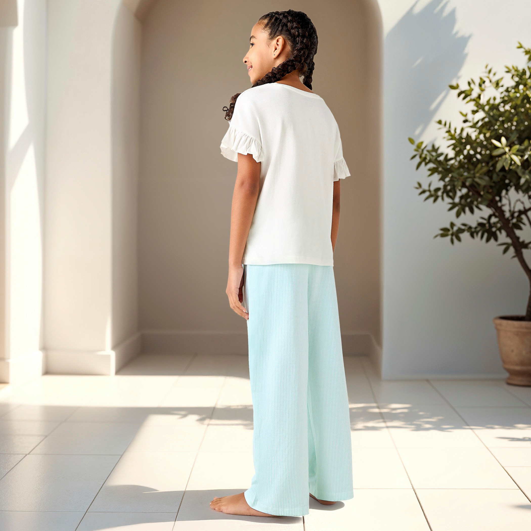 طقم بنطلون بيجاما بخصر مطاطي وتيشيرت بطبعات فراشات من جونيورز-girls-clothing-nightwear-image-5