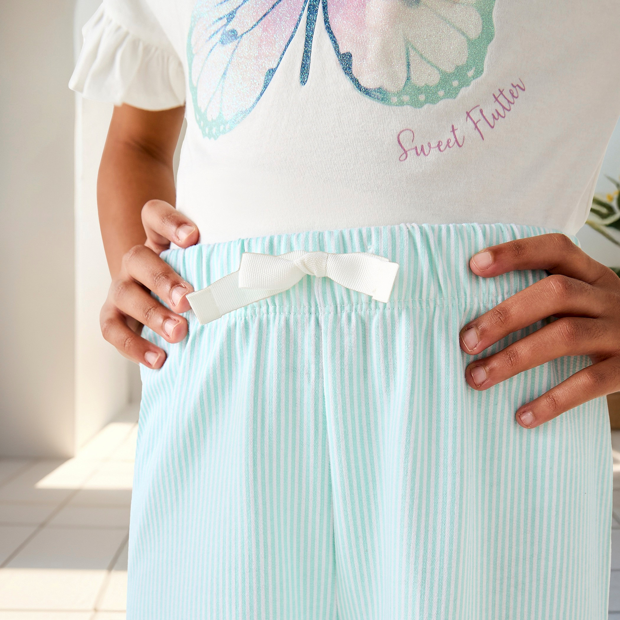 طقم بنطلون بيجاما بخصر مطاطي وتيشيرت بطبعات فراشات من جونيورز-girls-clothing-nightwear-image-6