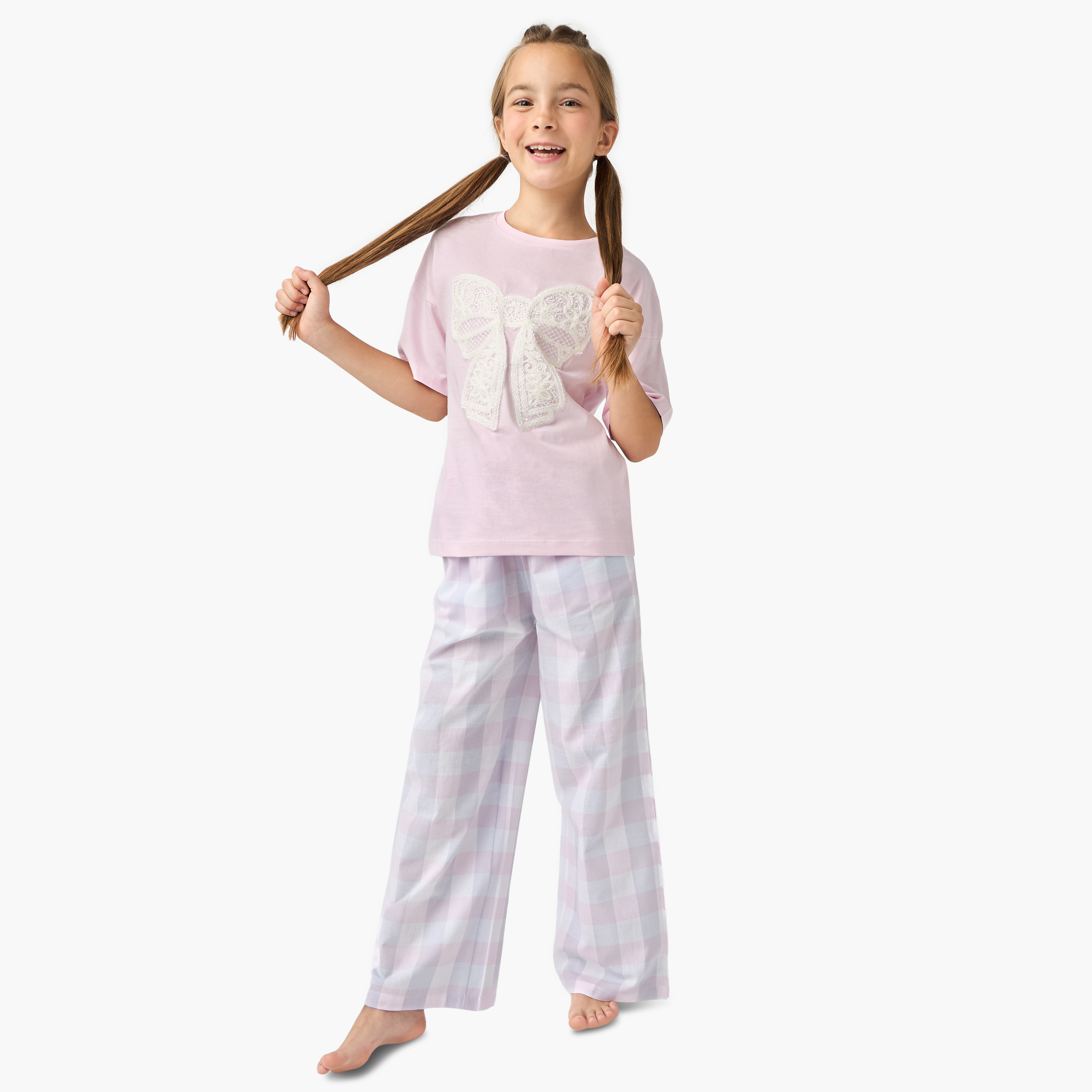 طقم بنطلون بيجاما كاروهات وتيشيرت بزينة فيونكة من جونيورز-girls-clothing-nightwear-image-1