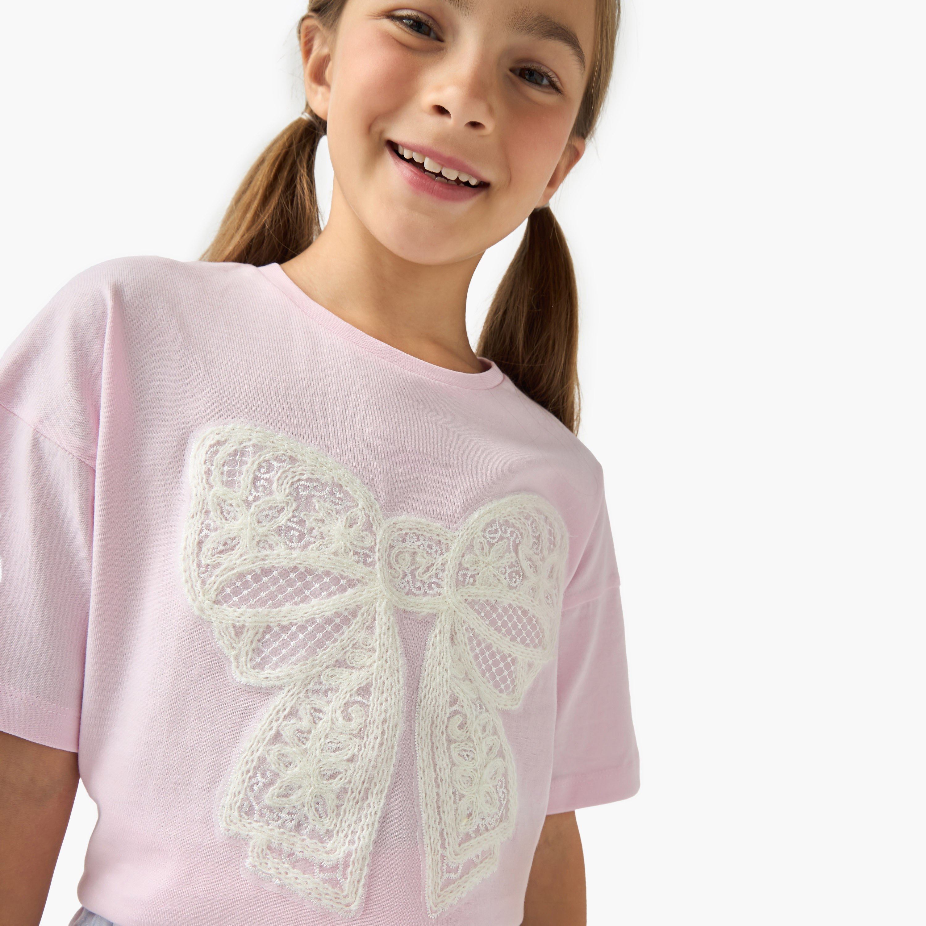 طقم بنطلون بيجاما كاروهات وتيشيرت بزينة فيونكة من جونيورز-girls-clothing-nightwear-image-5