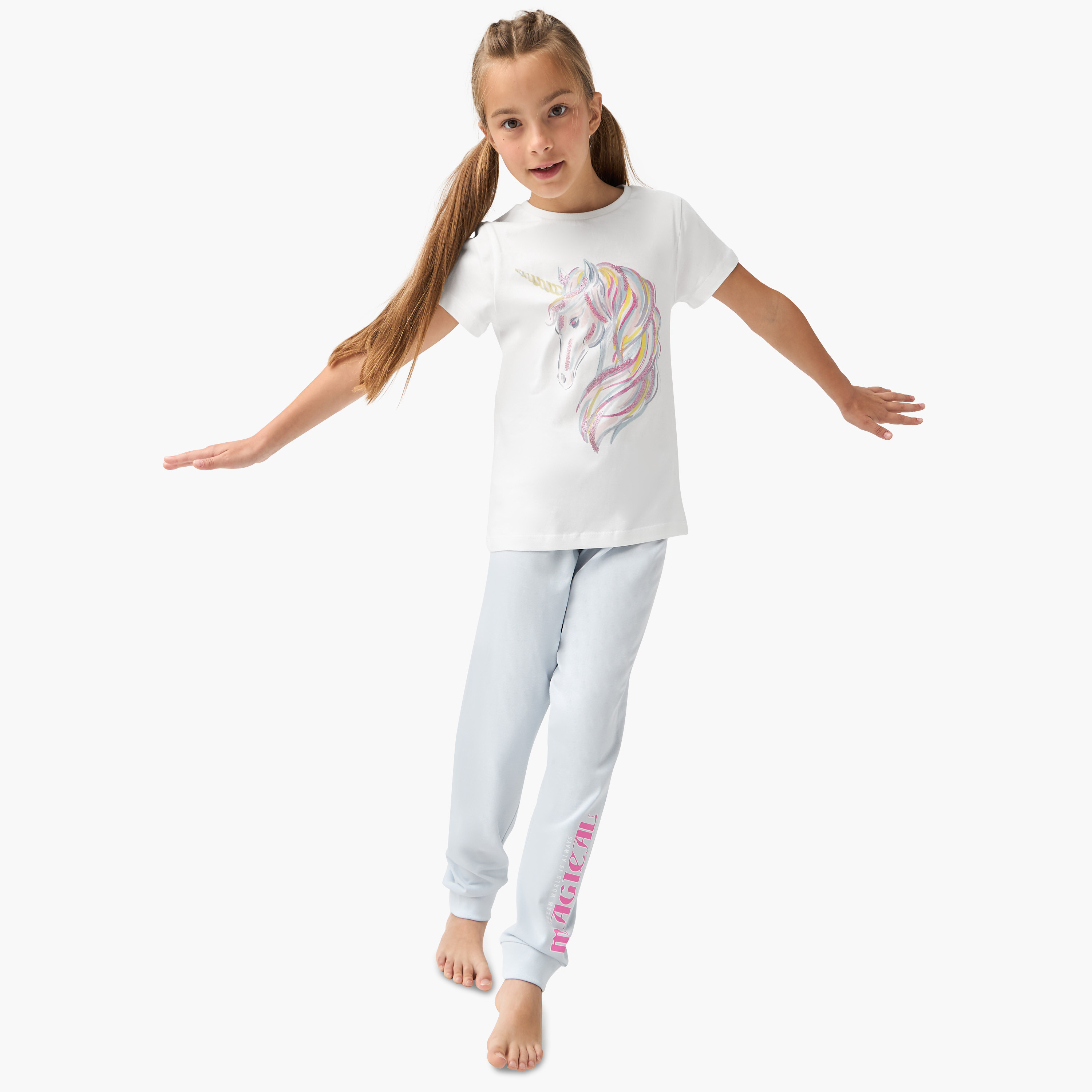 طقم بنطلون بيجاما وتيشيرت بطبعات يونيكورن من جونيورز-girls-clothing-nightwear-image-1