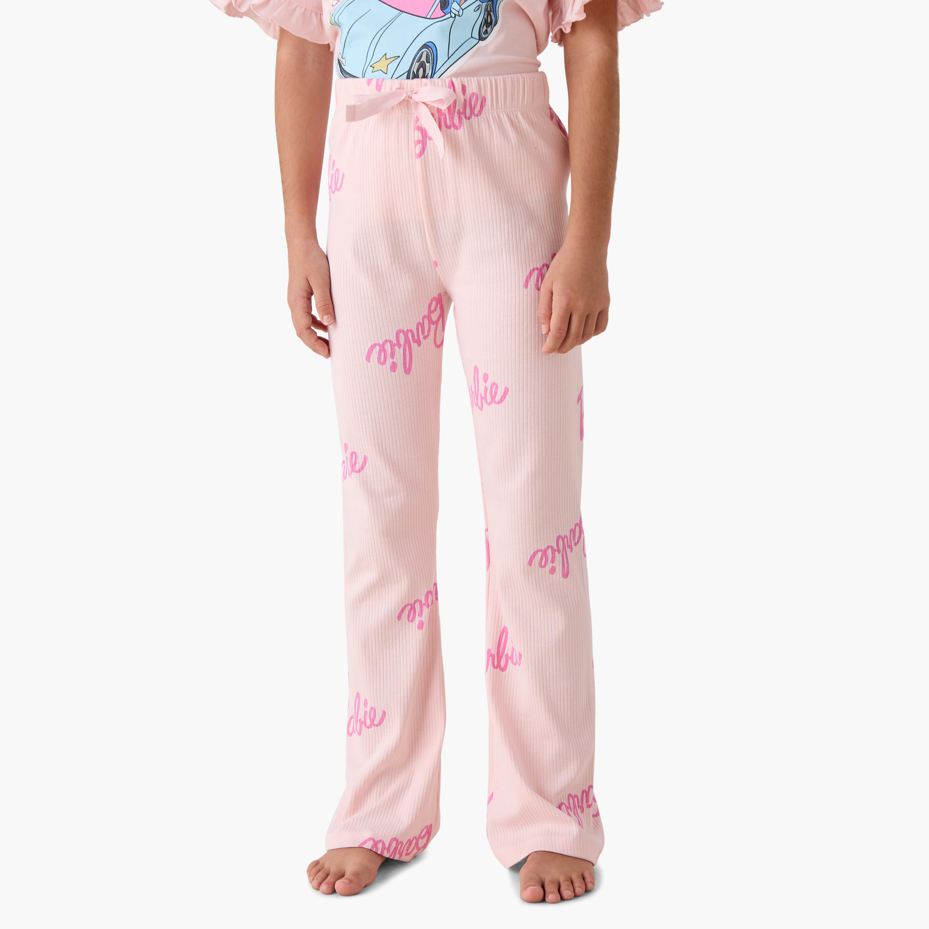 طقم بنطلون بيجاما وبلوزة بطبعات باربي-girls-clothing-nightwear-image-3