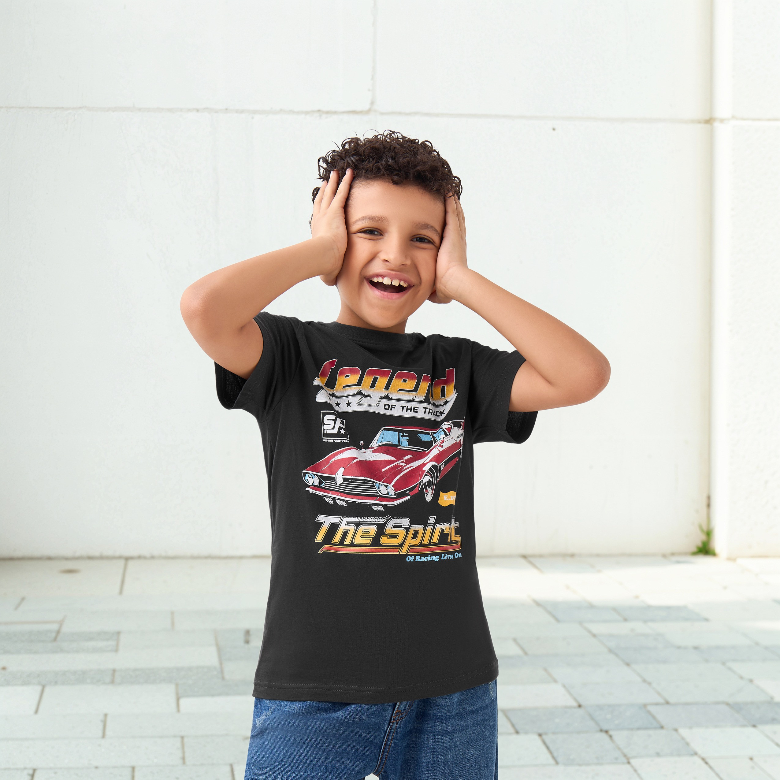 تيشيرت بياقة ضيقة وأكمام قصيرة وطبعات جرافيك من جونيورز-boys-clothing-tshirtsandpolos-image-1