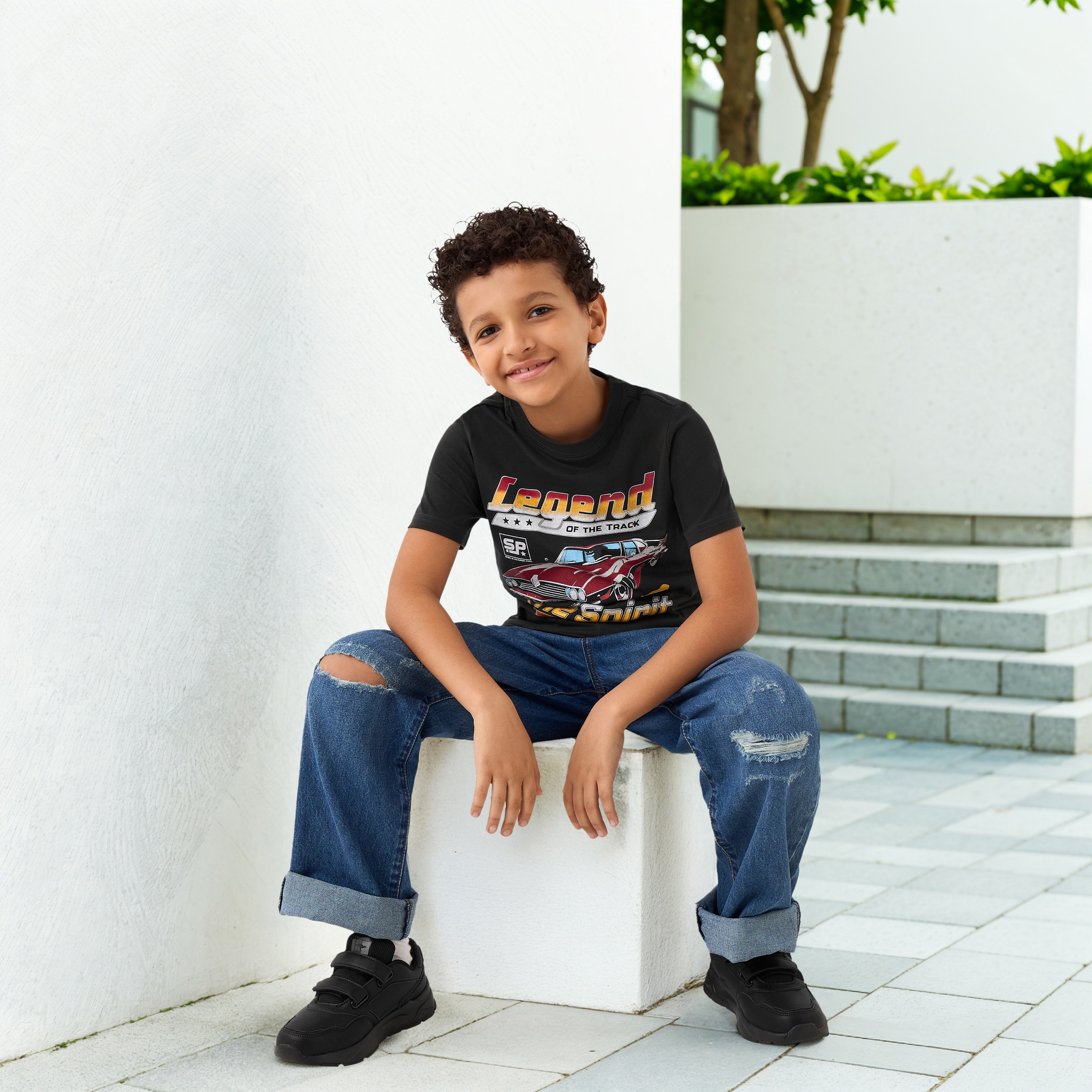 تيشيرت بياقة ضيقة وأكمام قصيرة وطبعات جرافيك من جونيورز-boys-clothing-tshirtsandpolos-image-2